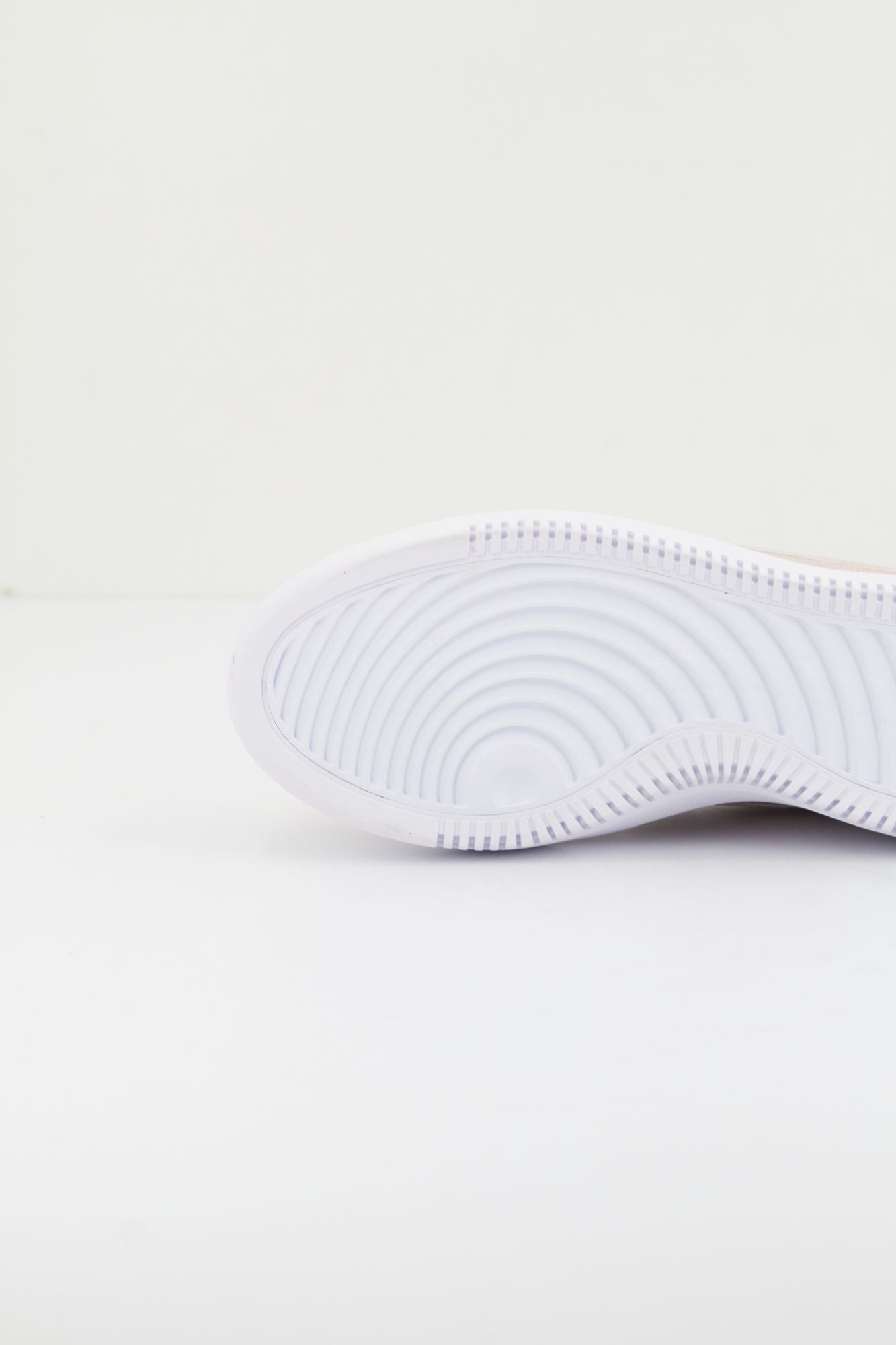 NIKE COURT VISION ALTA en color ROSA (4)