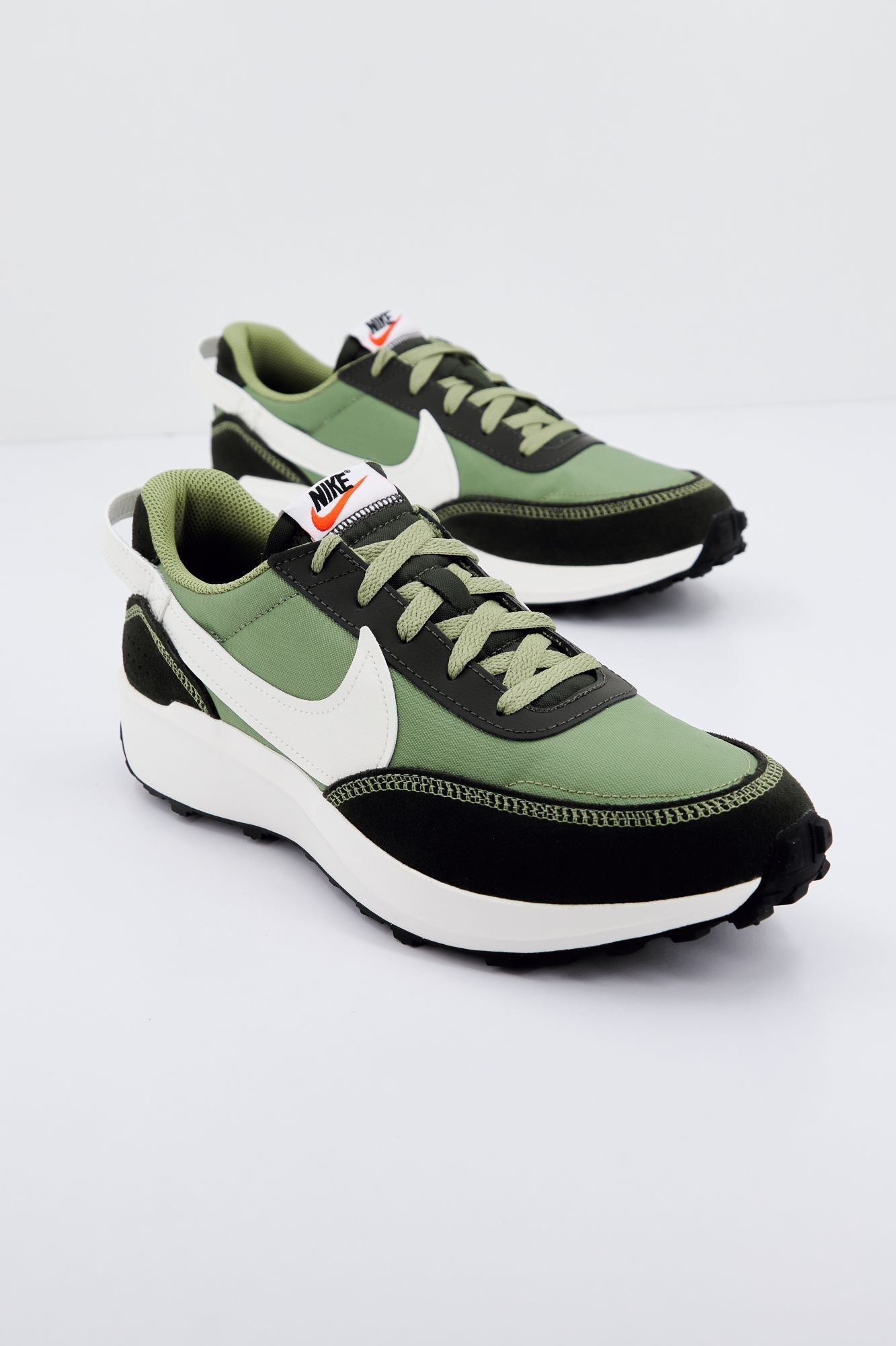 NIKE WAFFLE DEBUT MEN'S SHOE en color VERDE (2)