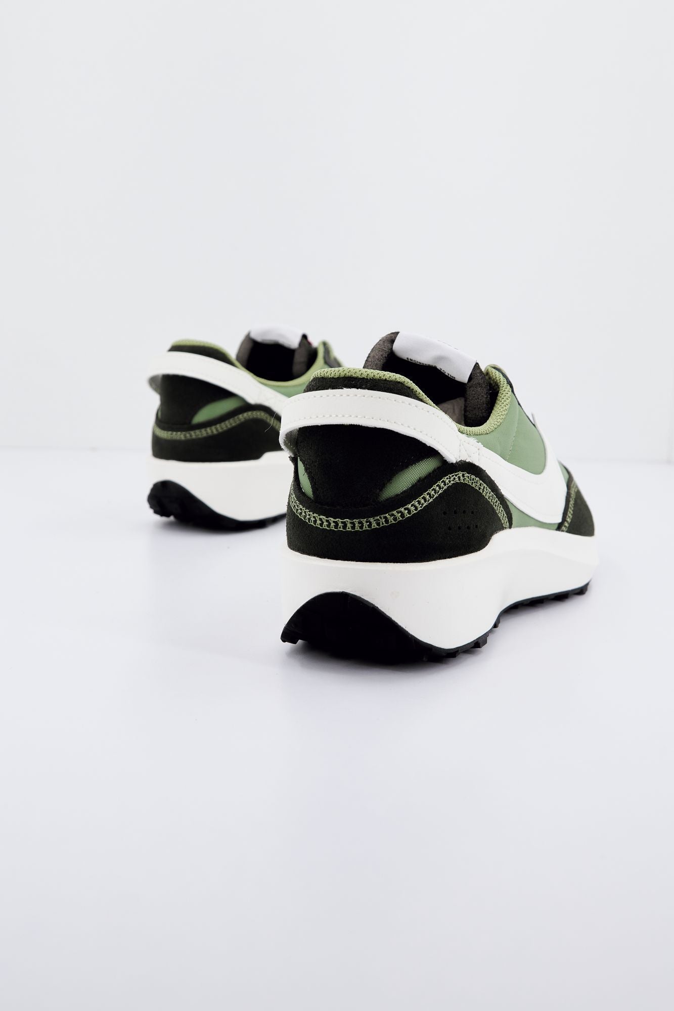 NIKE WAFFLE DEBUT MEN'S SHOE en color VERDE (3)