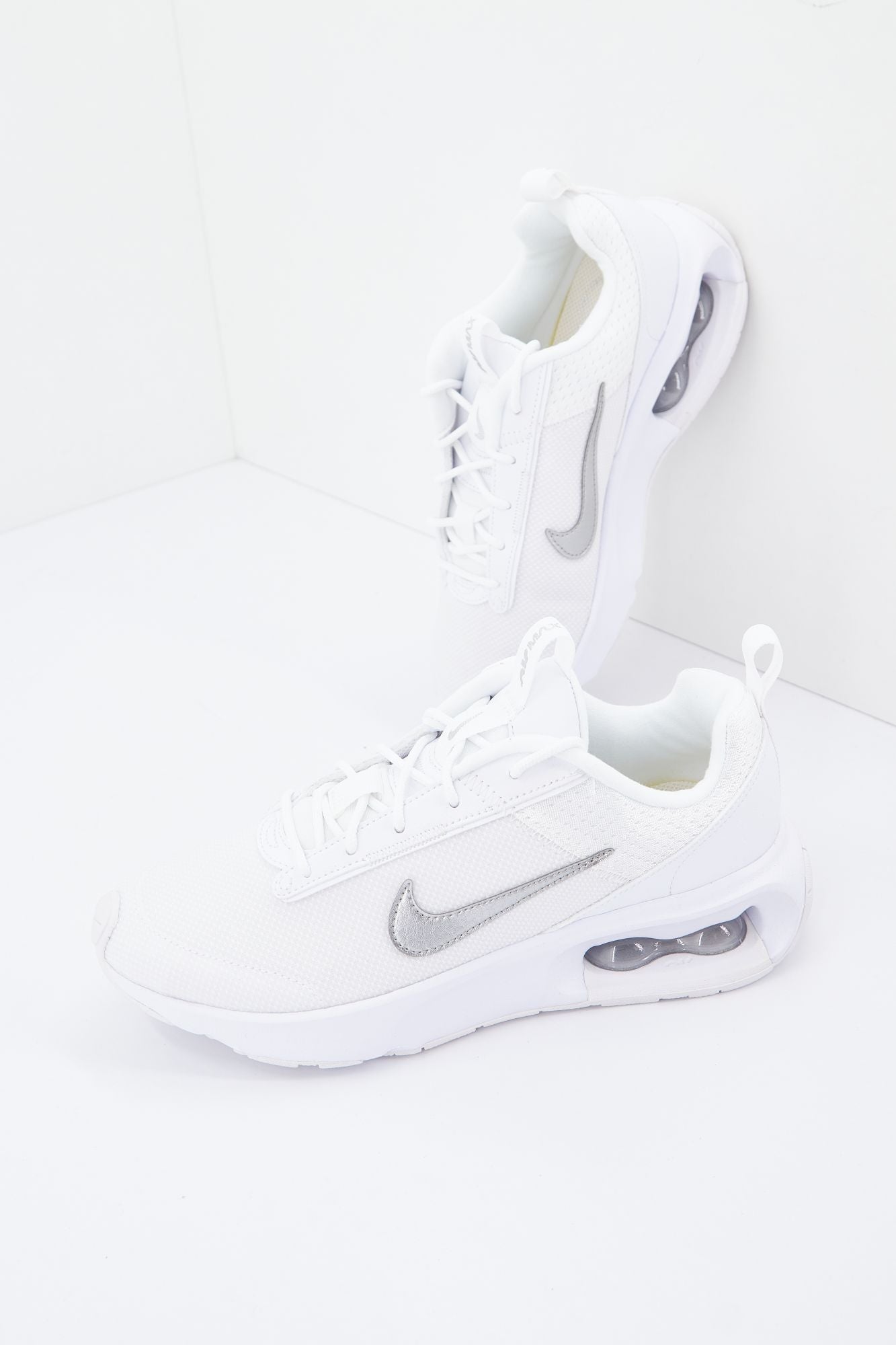NIKE MAX INTRLK LITE WOM en color BLANCO (3)