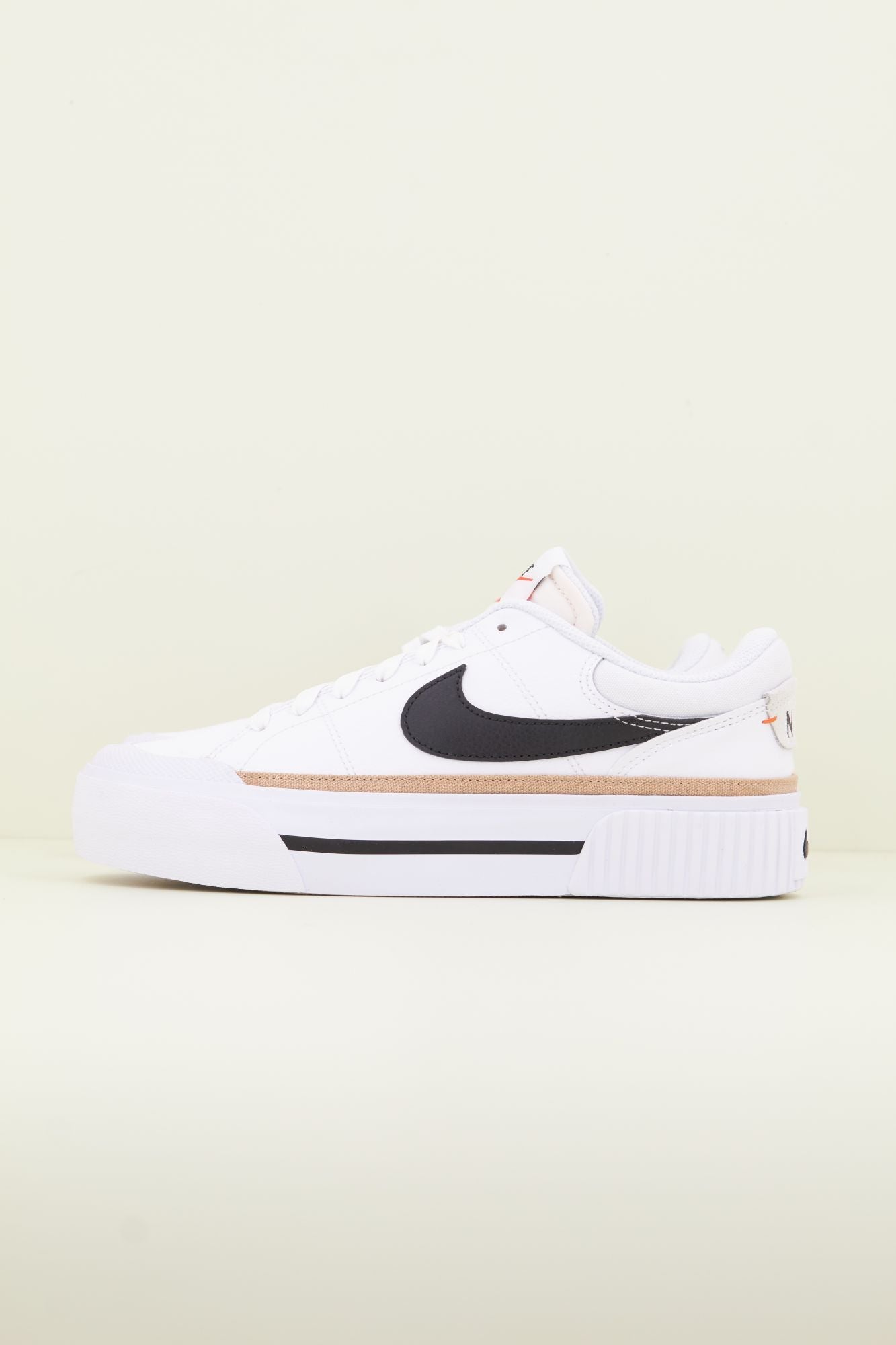 NIKE COURT LEGACY LIFT en color BLANCO (1)
