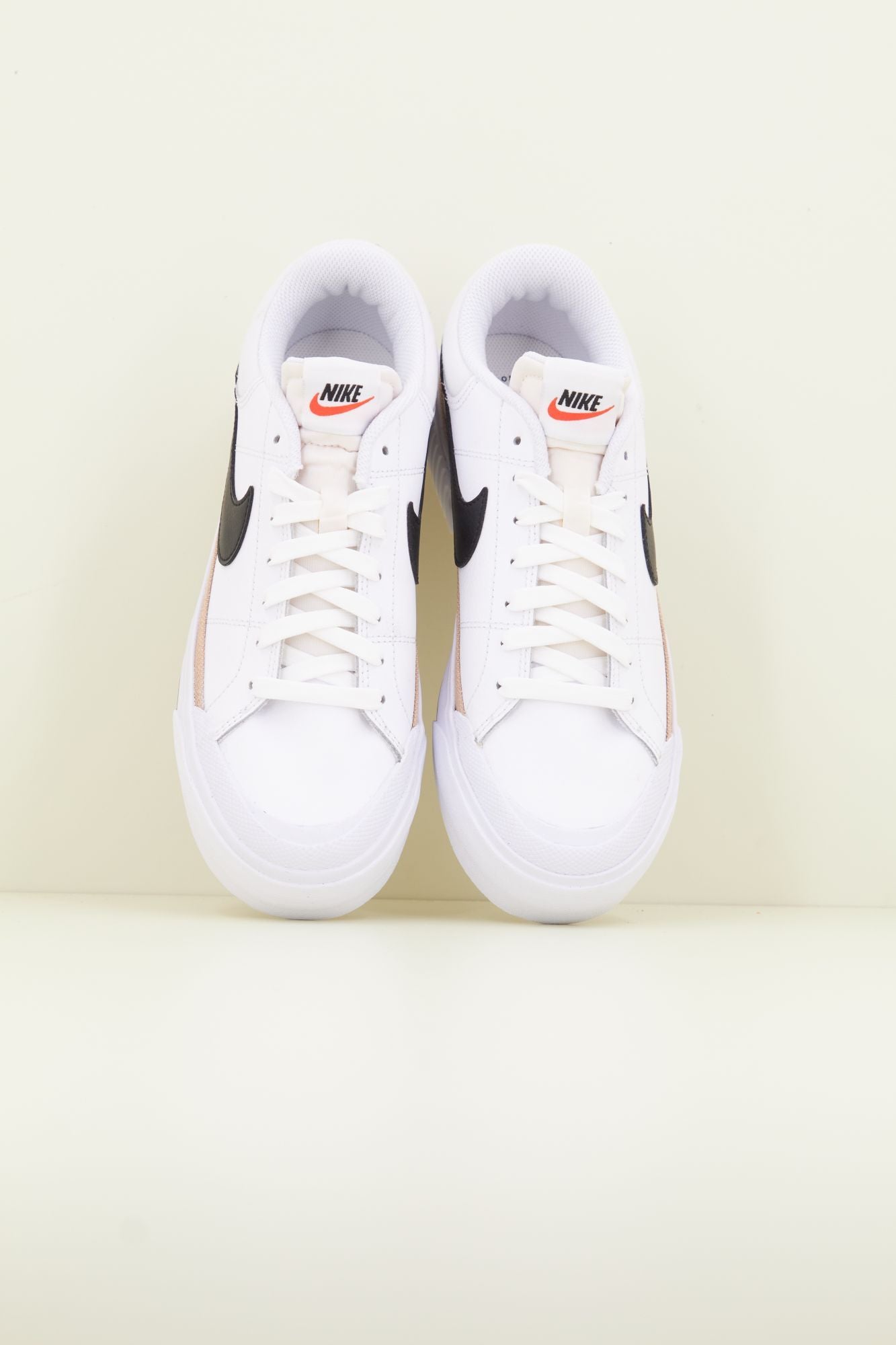 NIKE COURT LEGACY LIFT en color BLANCO (2)