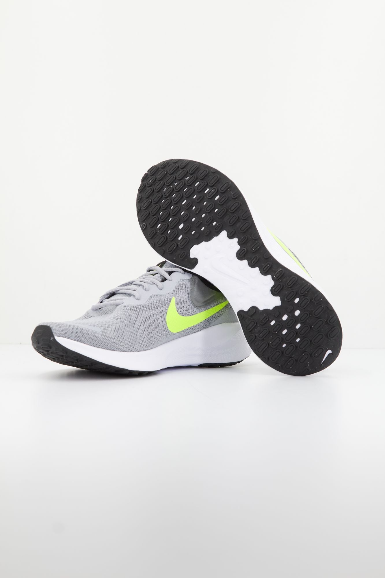 NIKE REVOLUTION 7 en color GRIS (4)
