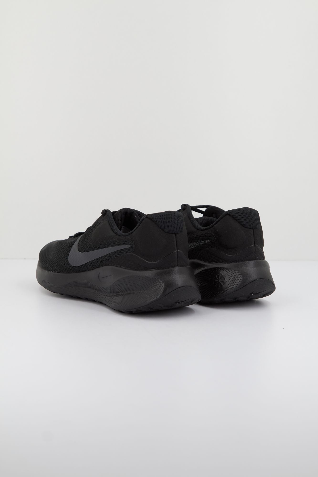 NIKE REVOLUTION 7 en color NEGRO (3)