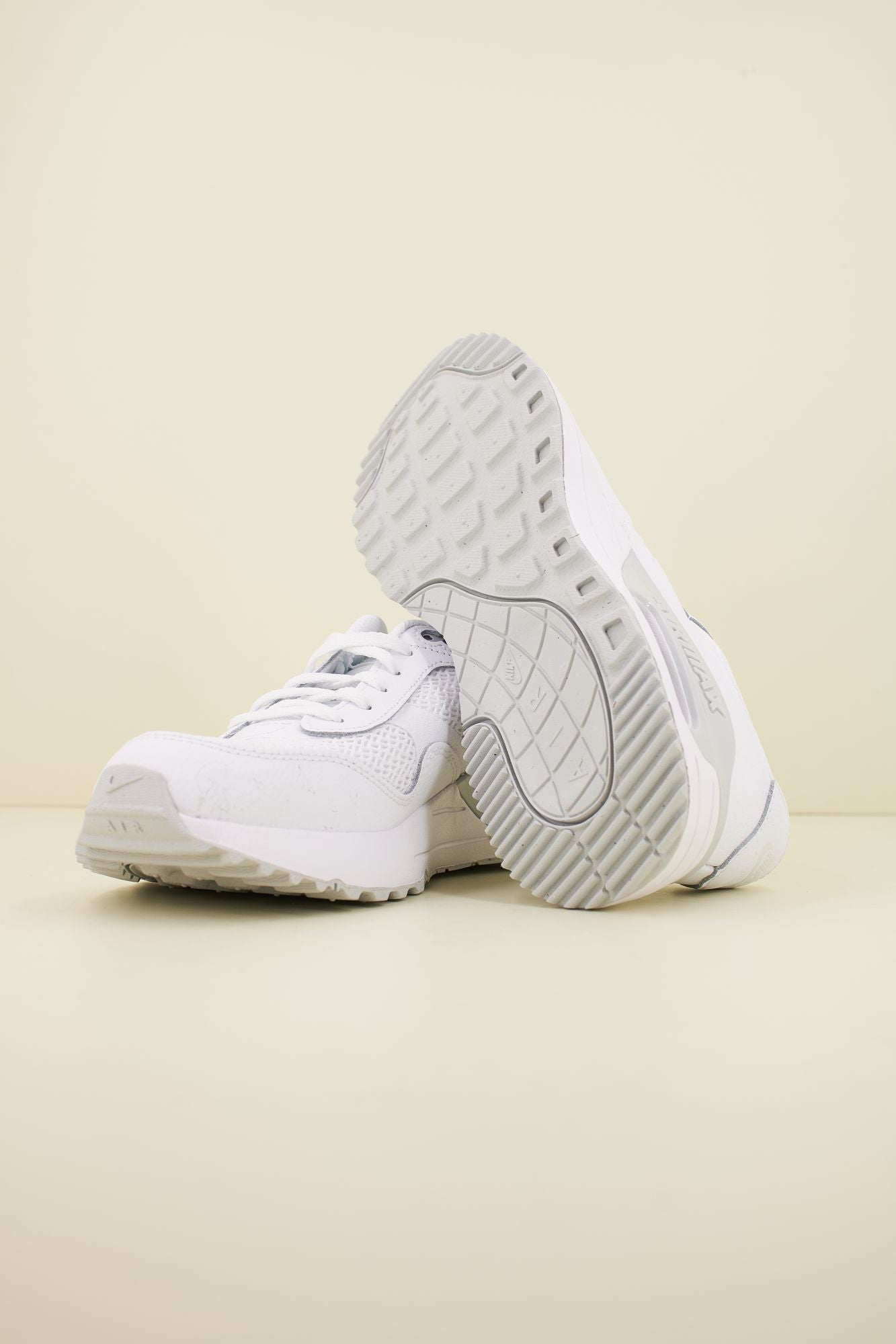 NIKE MAX SYSTM en color BLANCO (4)