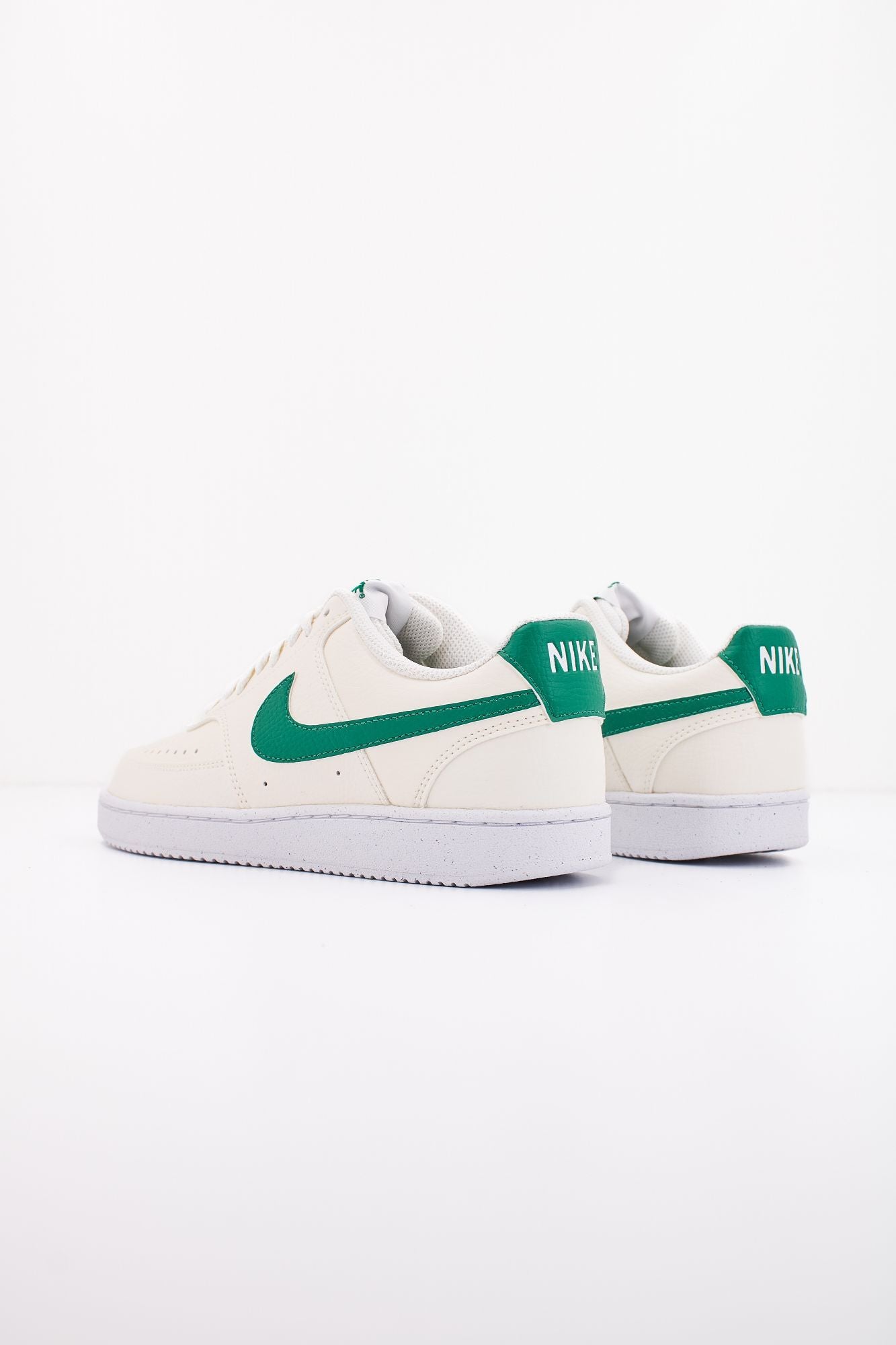 NIKE W NIKE COURT en color BEIS (3)