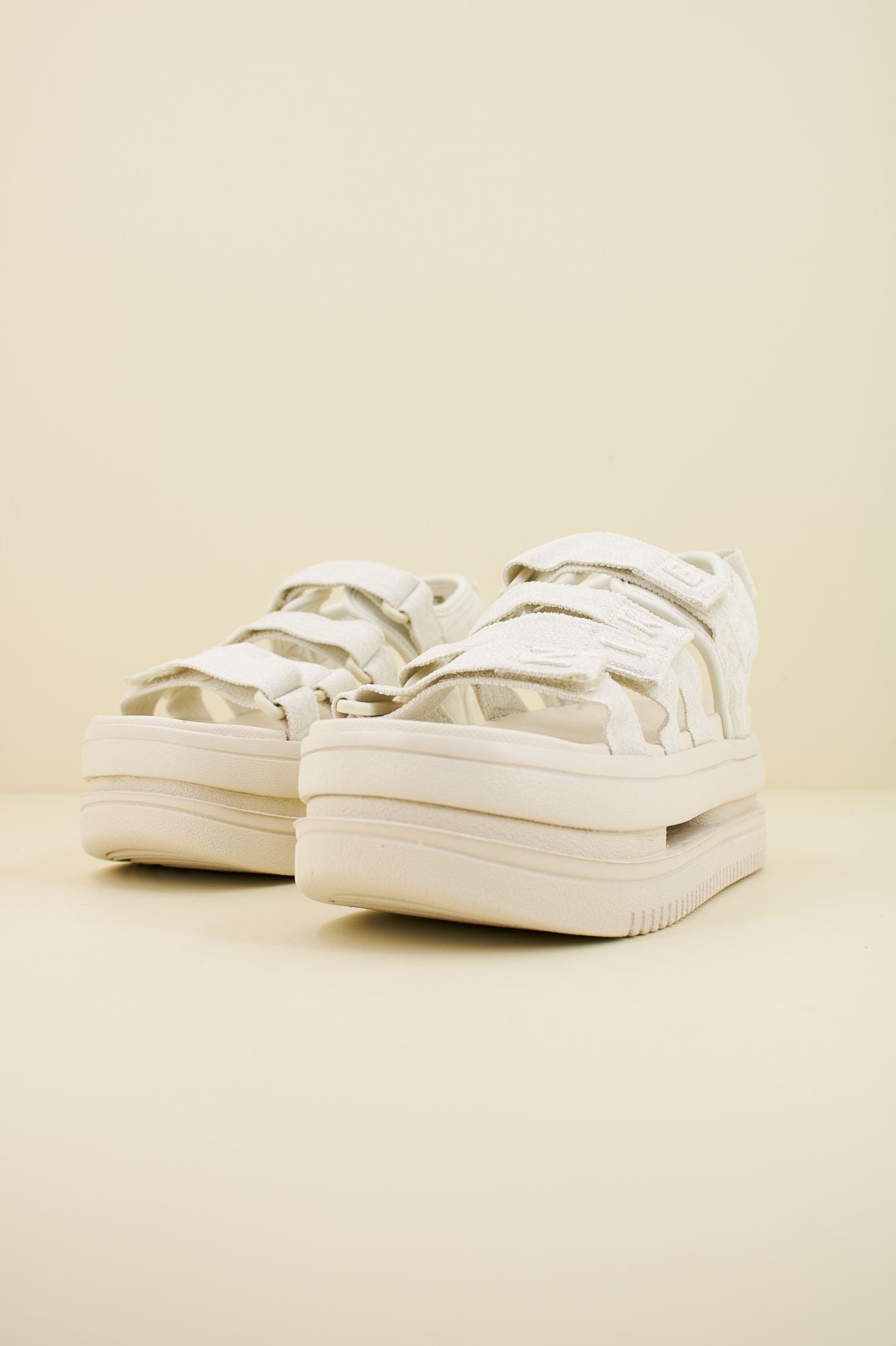 NIKE ICON CLASSIC SNDL SE en color BLANCO (2)