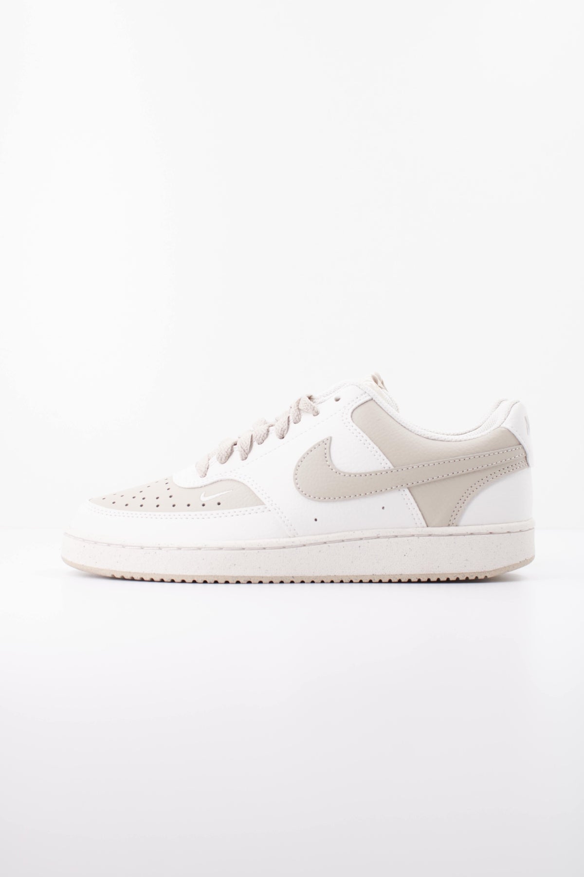 NIKE W NIKE COURT VISION LO NN en color BLANCO (1)
