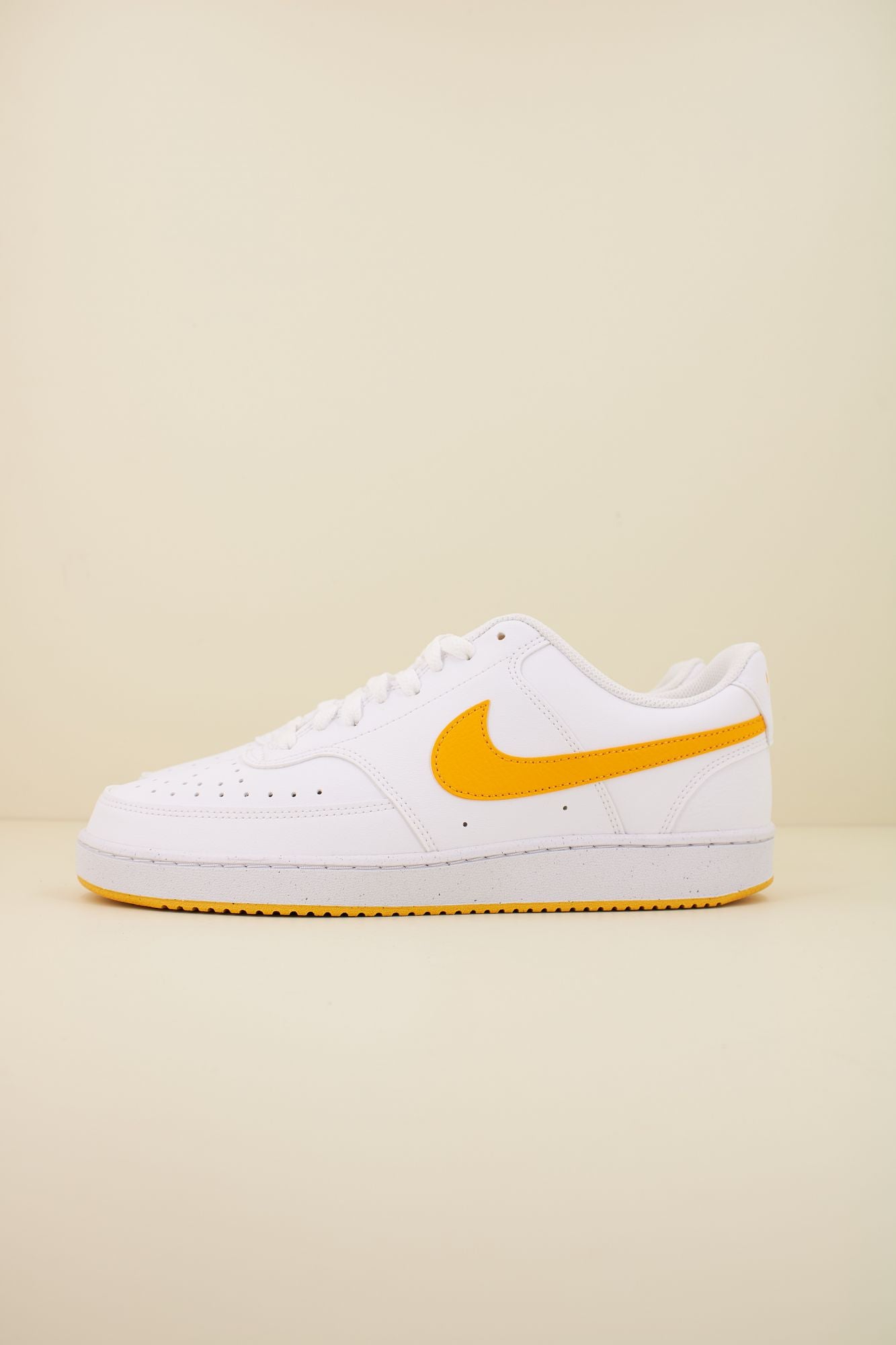 NIKE COURT VISION LOW NEXT NATURE en color BEIS (1)