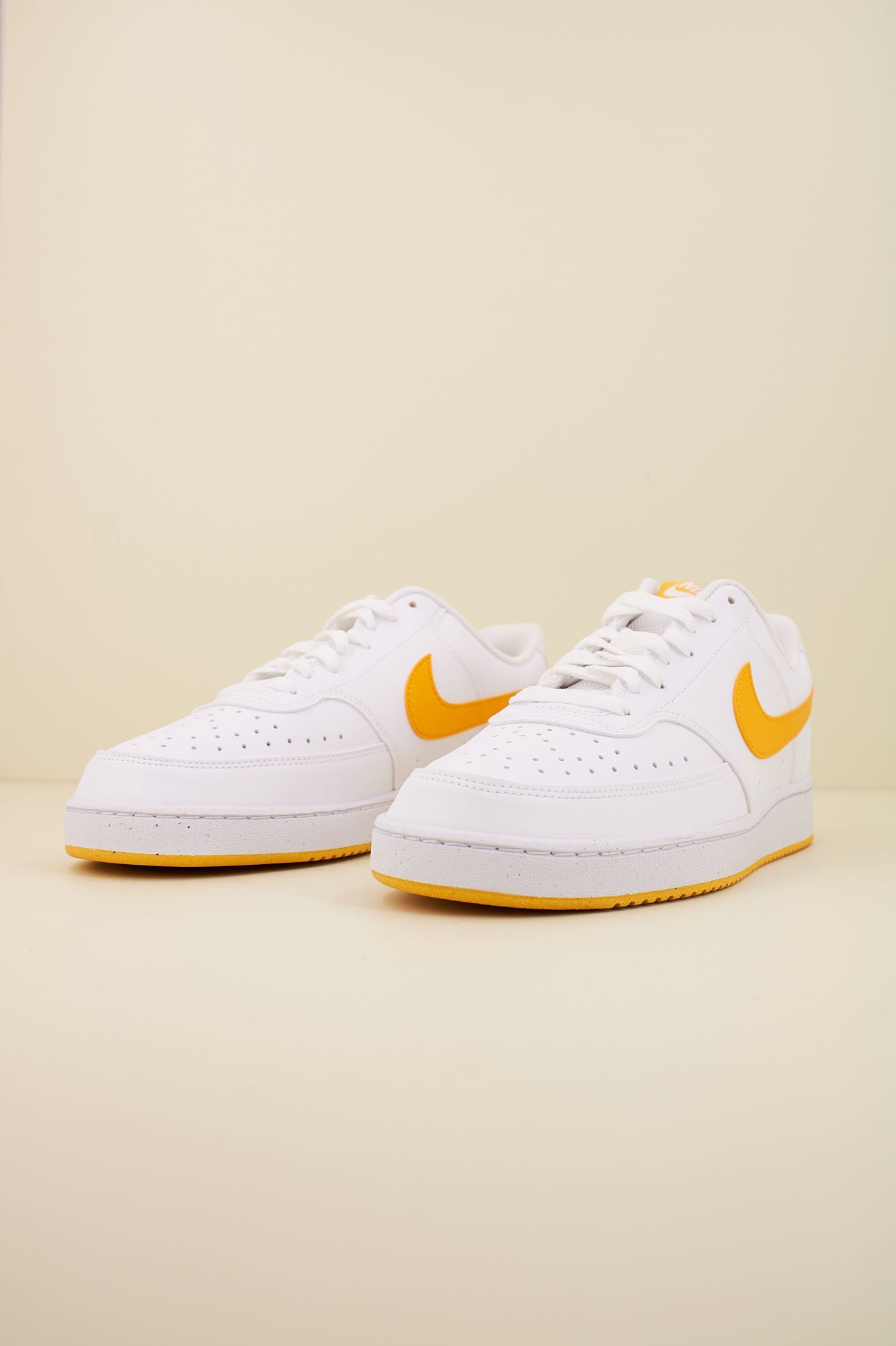 NIKE COURT VISION LOW NEXT NATURE en color BEIS (2)