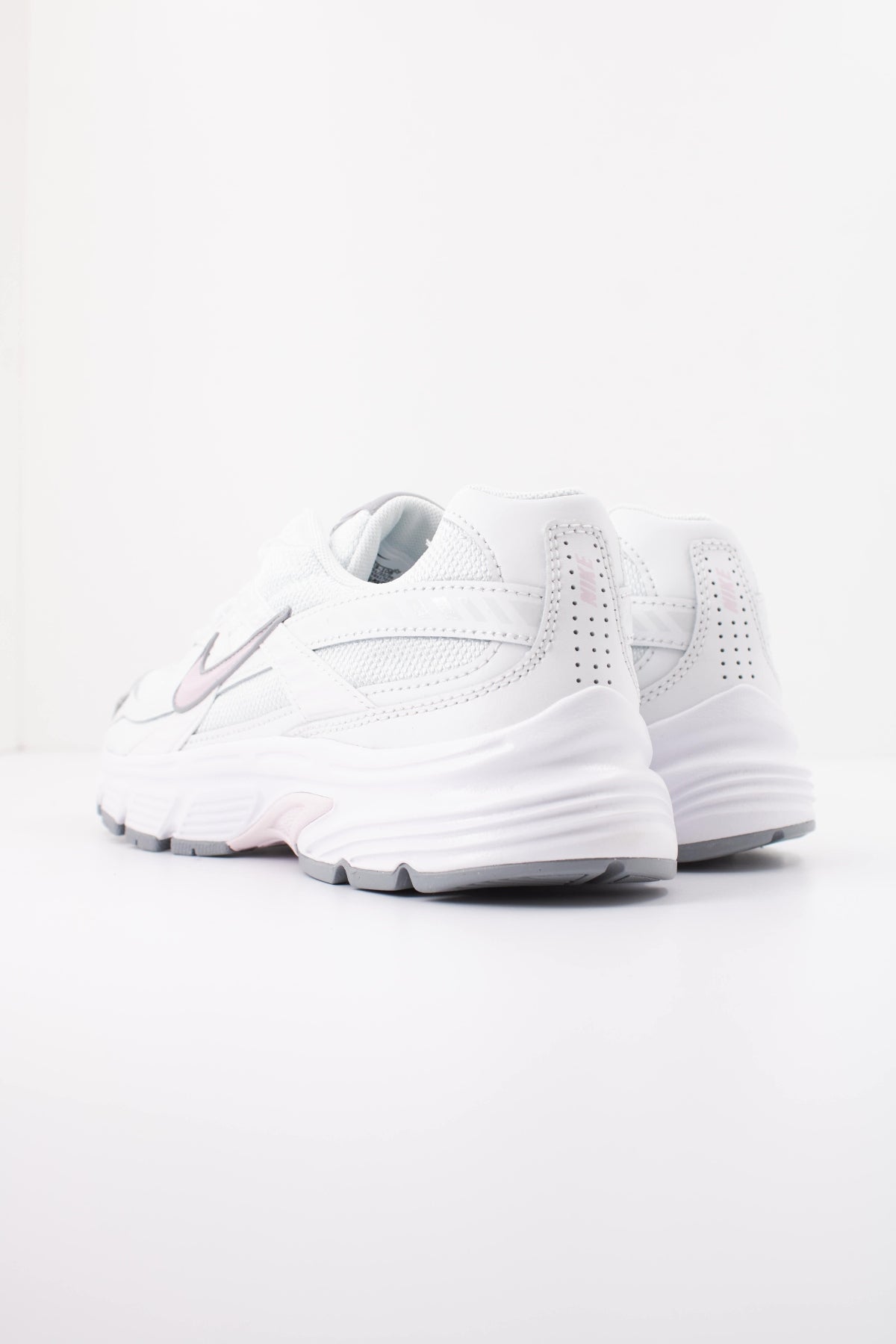 NIKE WMNS NIKE INITIATOR en color GRIS (4)