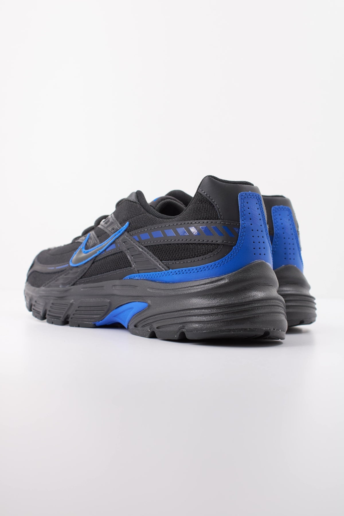 NIKE NIKE INITIATOR en color NEGRO (4)