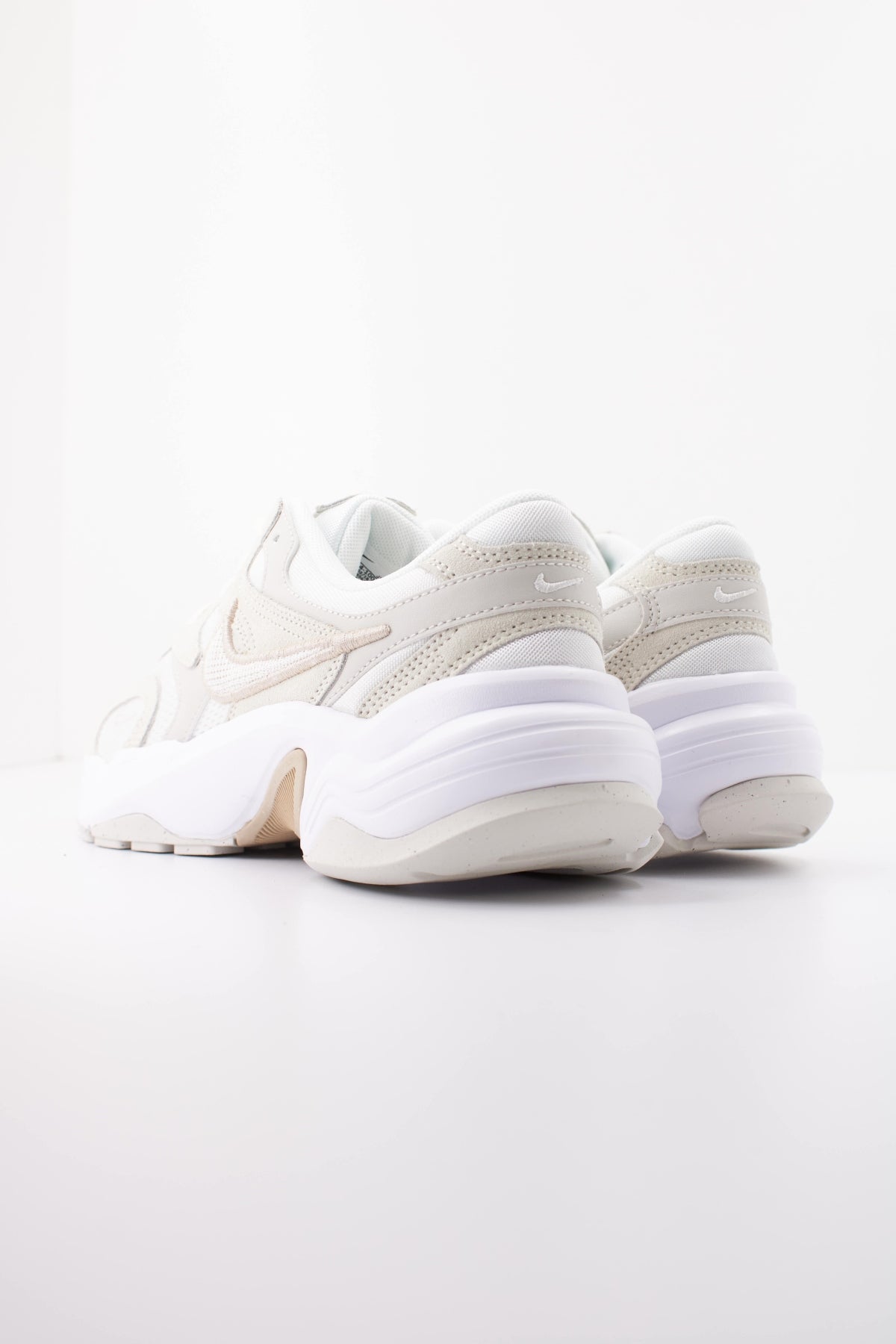 NIKE W NIKE AL8 en color BEIS (4)