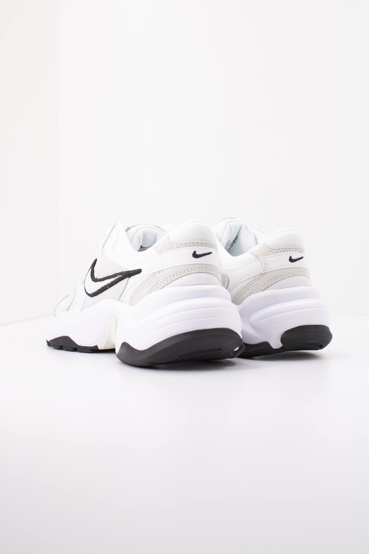 NIKE W NIKE AL8 en color BLANCO (4)