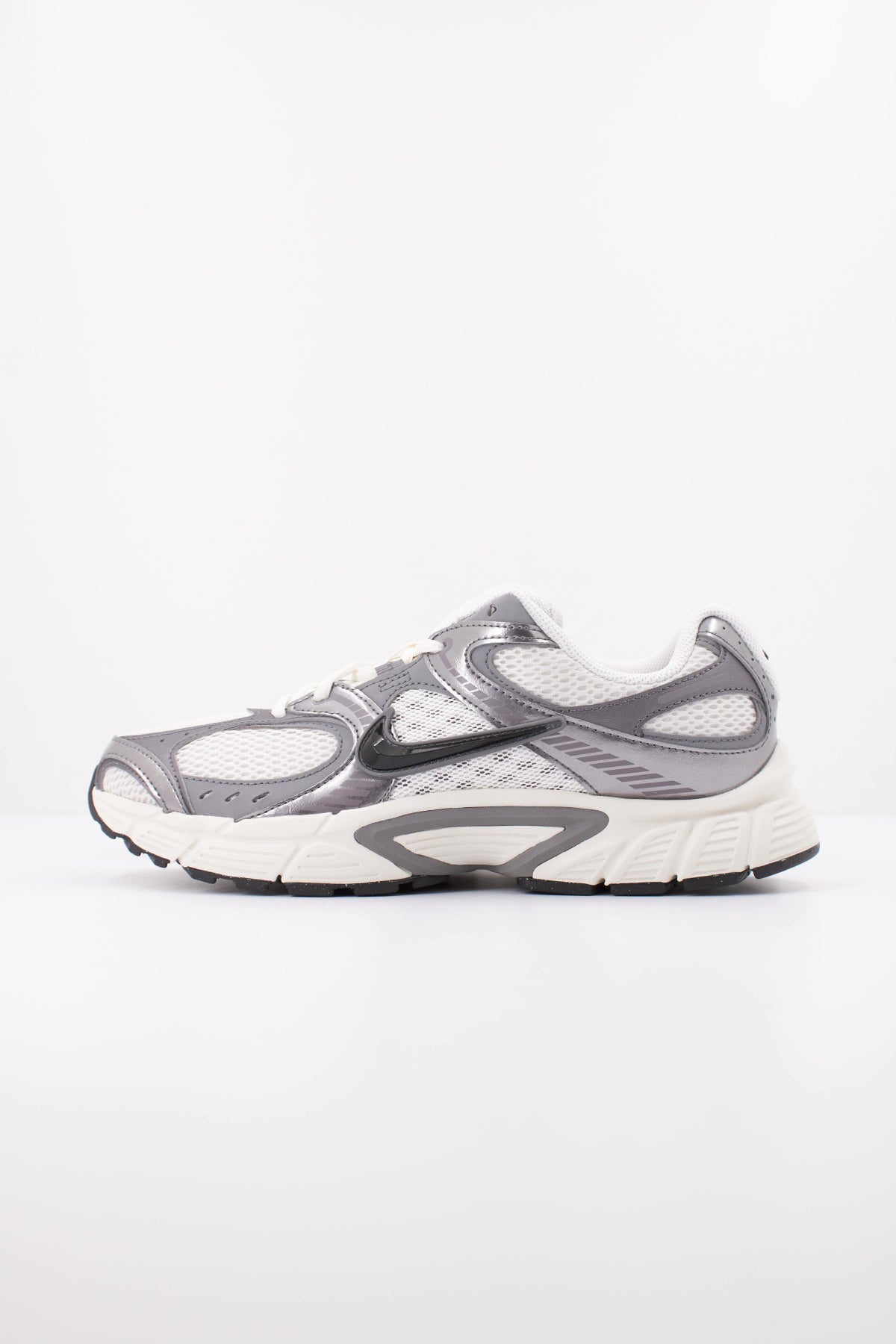 NIKE NIKE V5 RNR en color BLANCO (1)