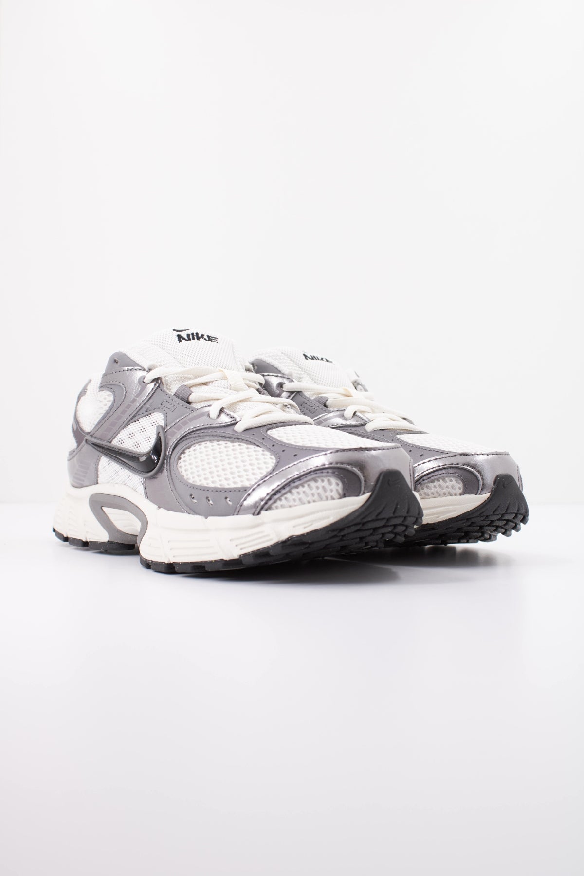 NIKE V5 RNR HJ5228 en color BLANCO (2)