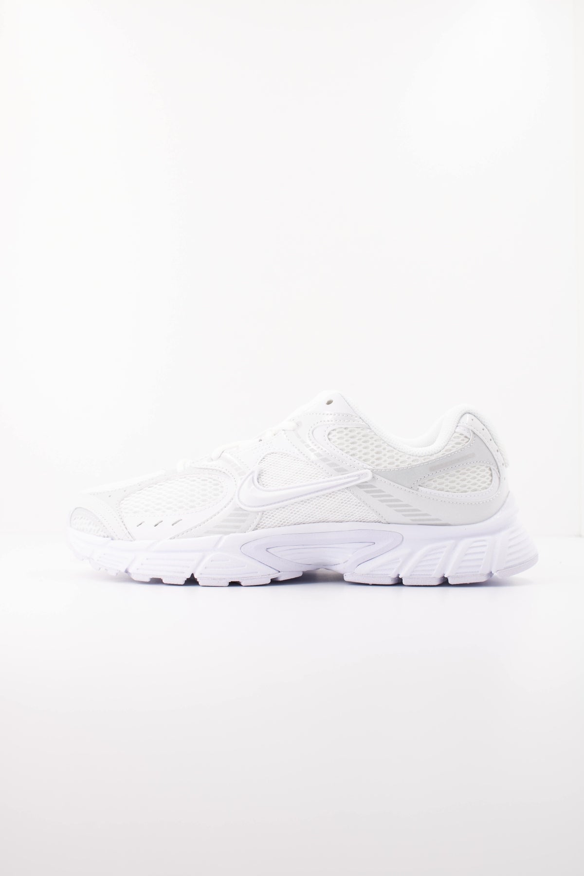 NIKE NIKE V5 RNR en color BLANCO (1)