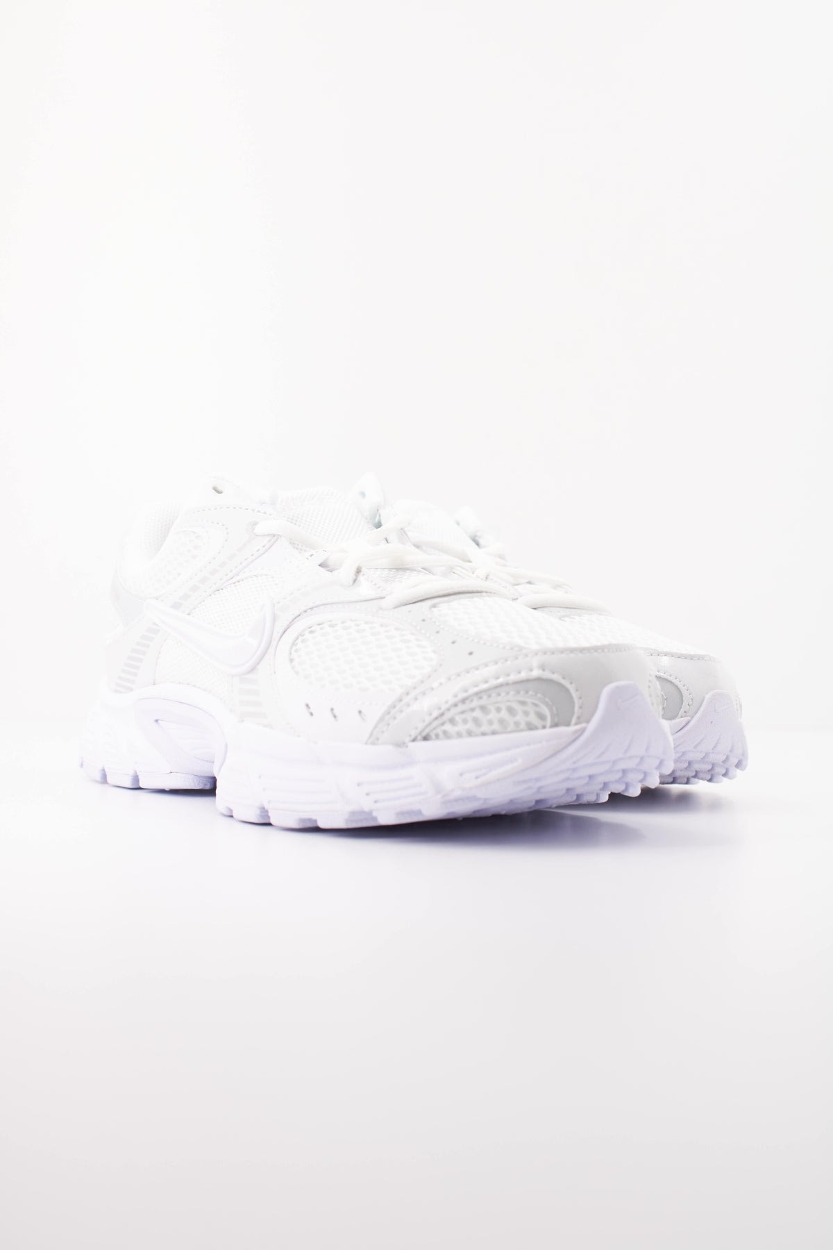 NIKE NIKE V5 RNR en color BLANCO (2)
