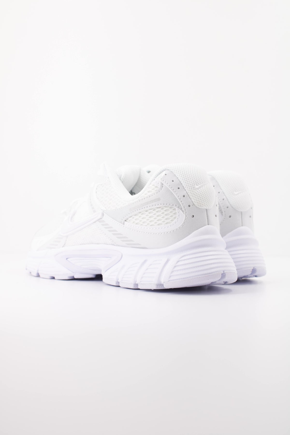 NIKE V5 RNR HJ5228 en color BLANCO (4)