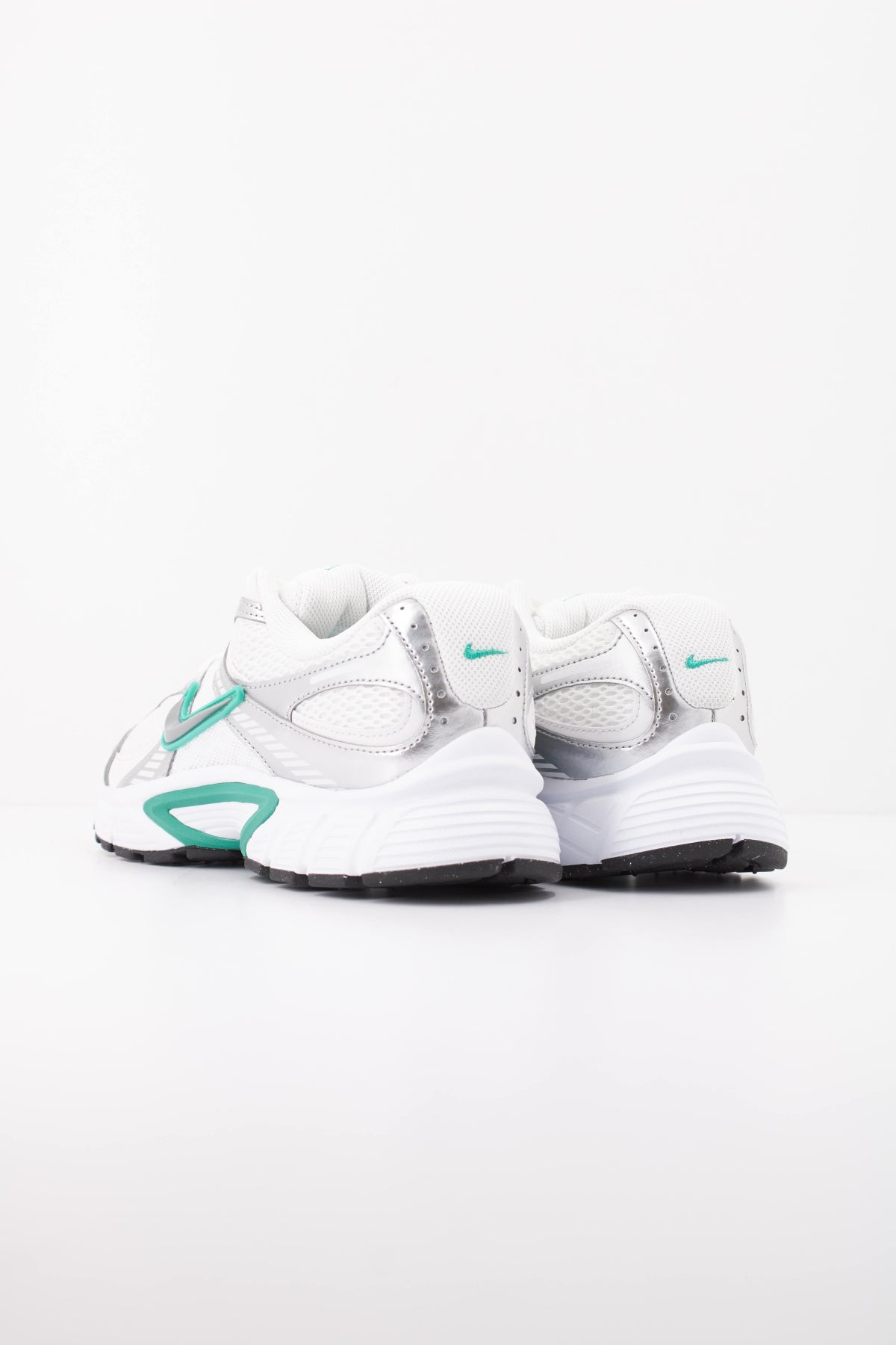 NIKE NIKE V5 RNR en color PLATA (4)