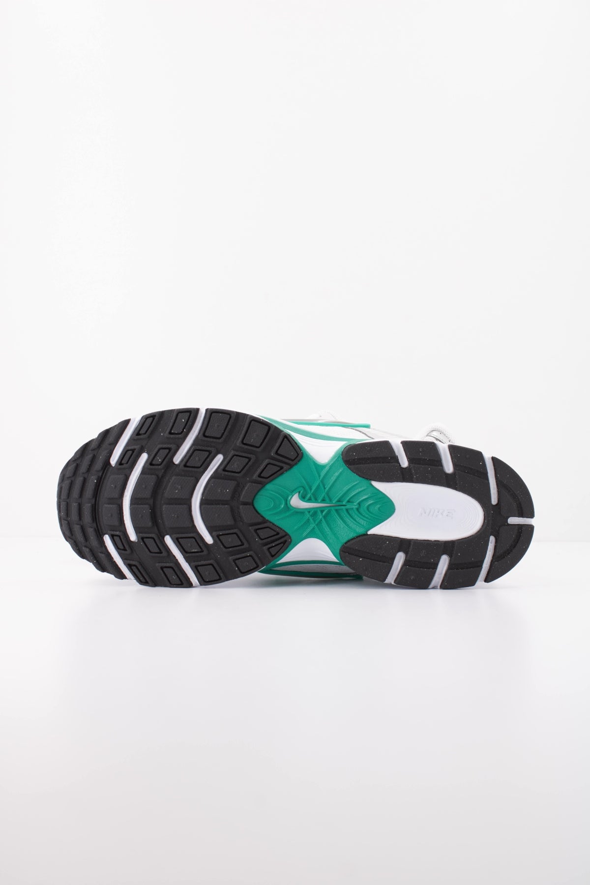 NIKE V5 RNR HJ5228-111 en color PLATA (5)