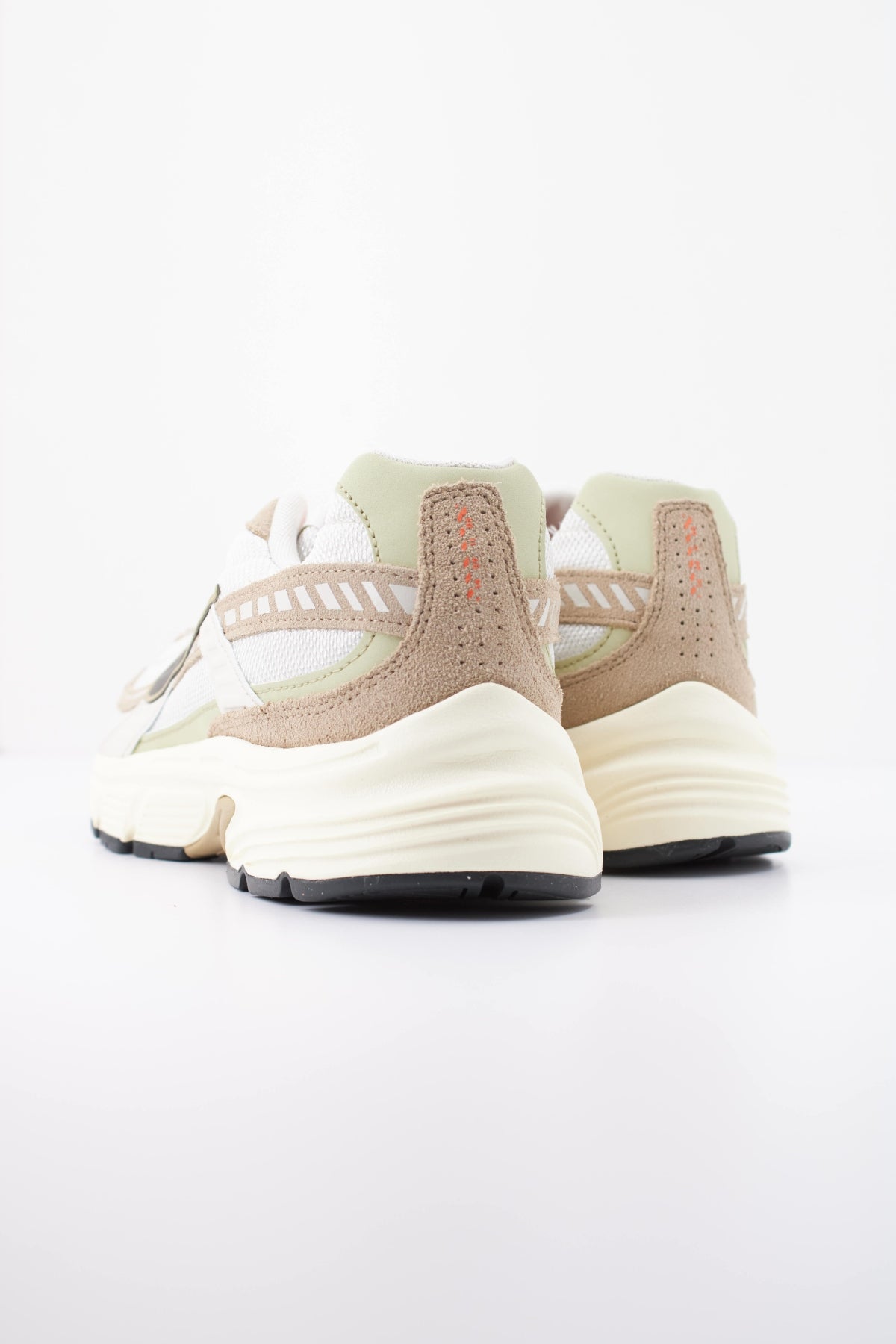 NIKE INITIATOR HJ7683 en color BEIS (4)