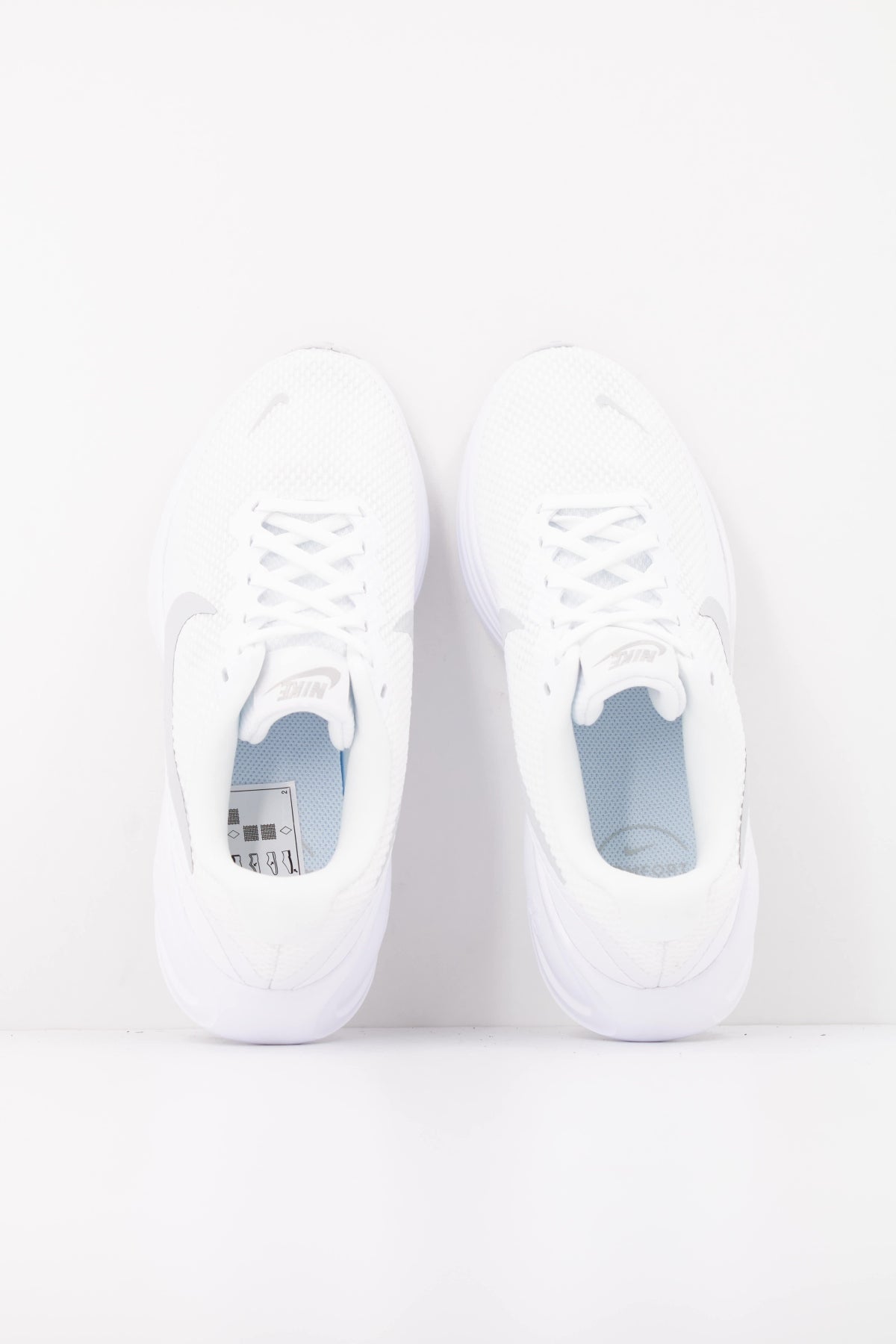 NIKE W NIKE REVOLUTION 8 en color BLANCO (3)