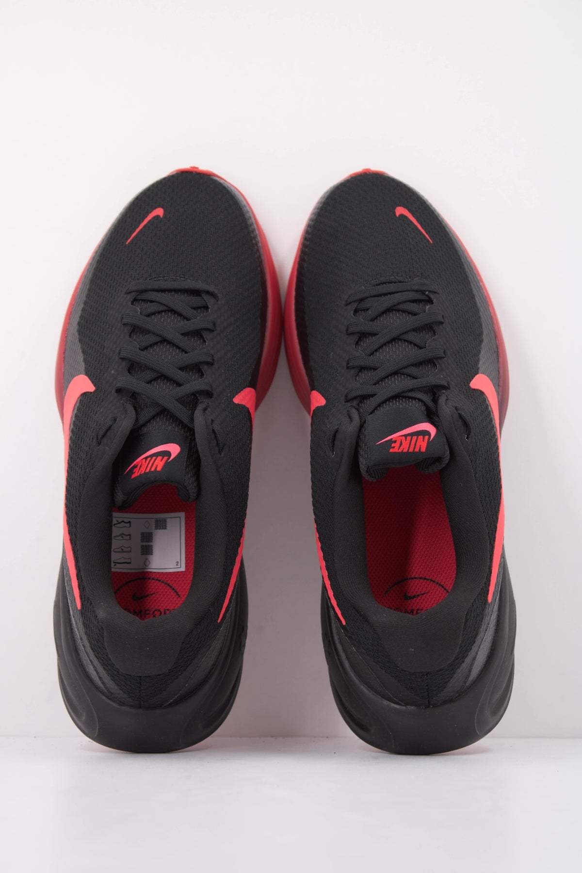 NIKE REVOLUTION 8 HJ9198 en color NEGRO (3)