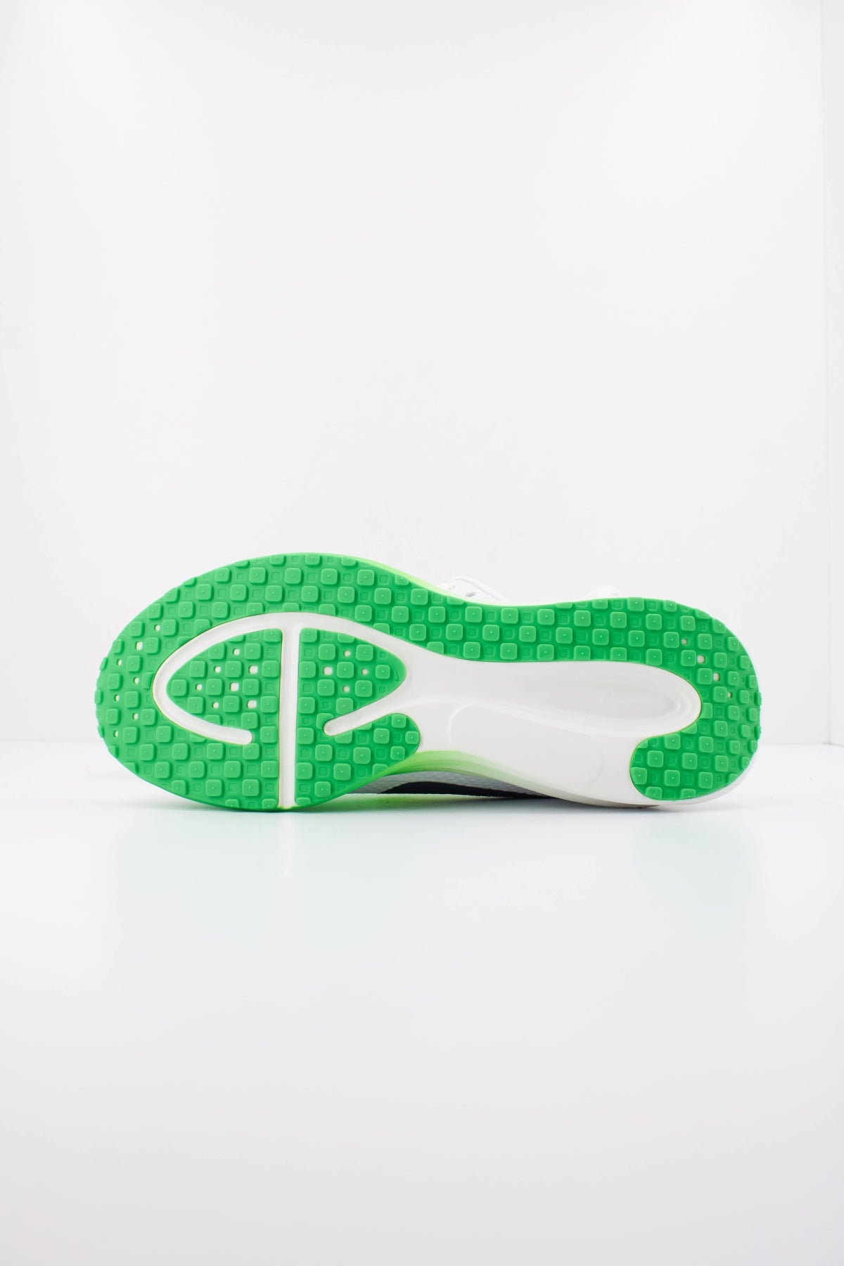 NIKE NIKE REVOLUTION 8 en color BLANCO (5)
