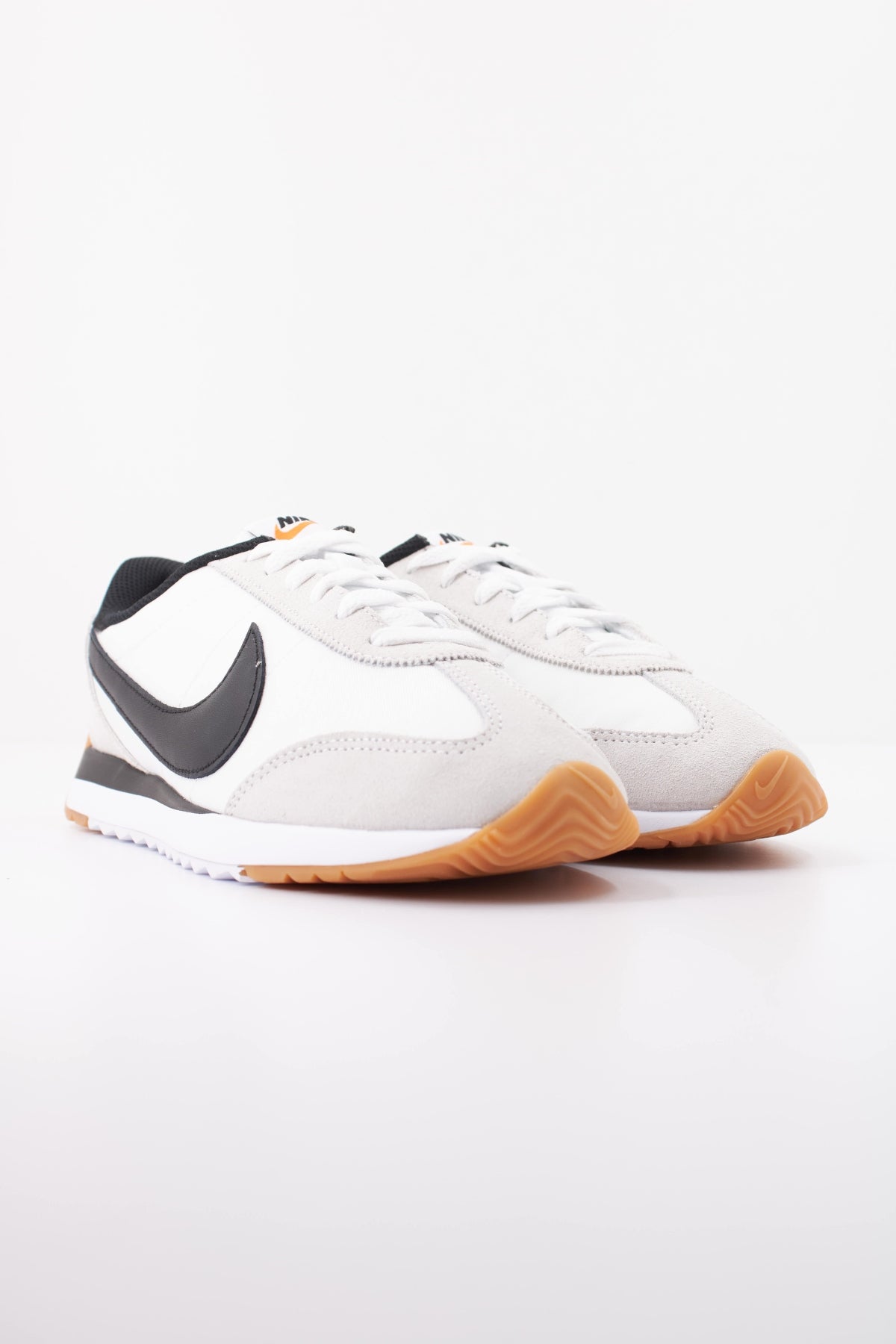 NIKE W NIKE PACIFIC en color BEIS (2)