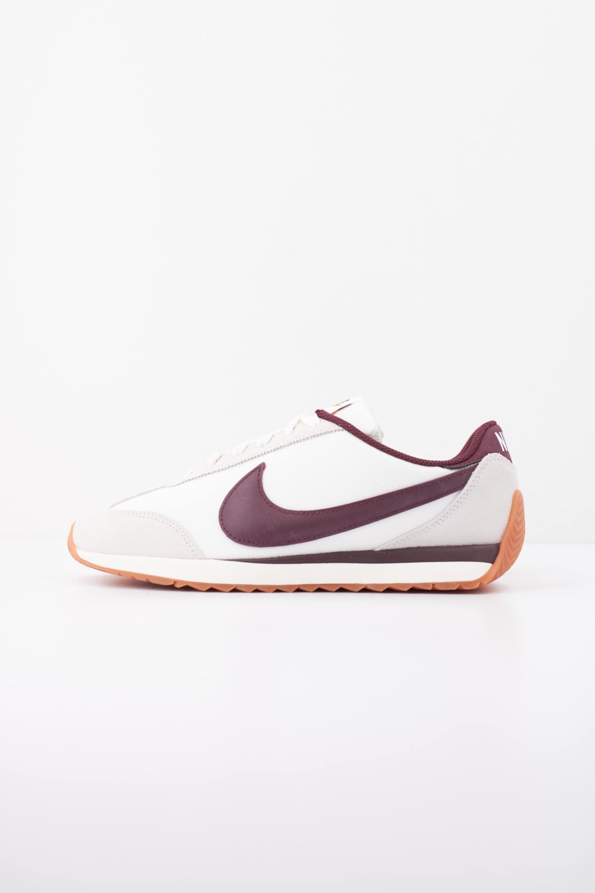 NIKE W NIKE PACIFIC en color BEIS (1)