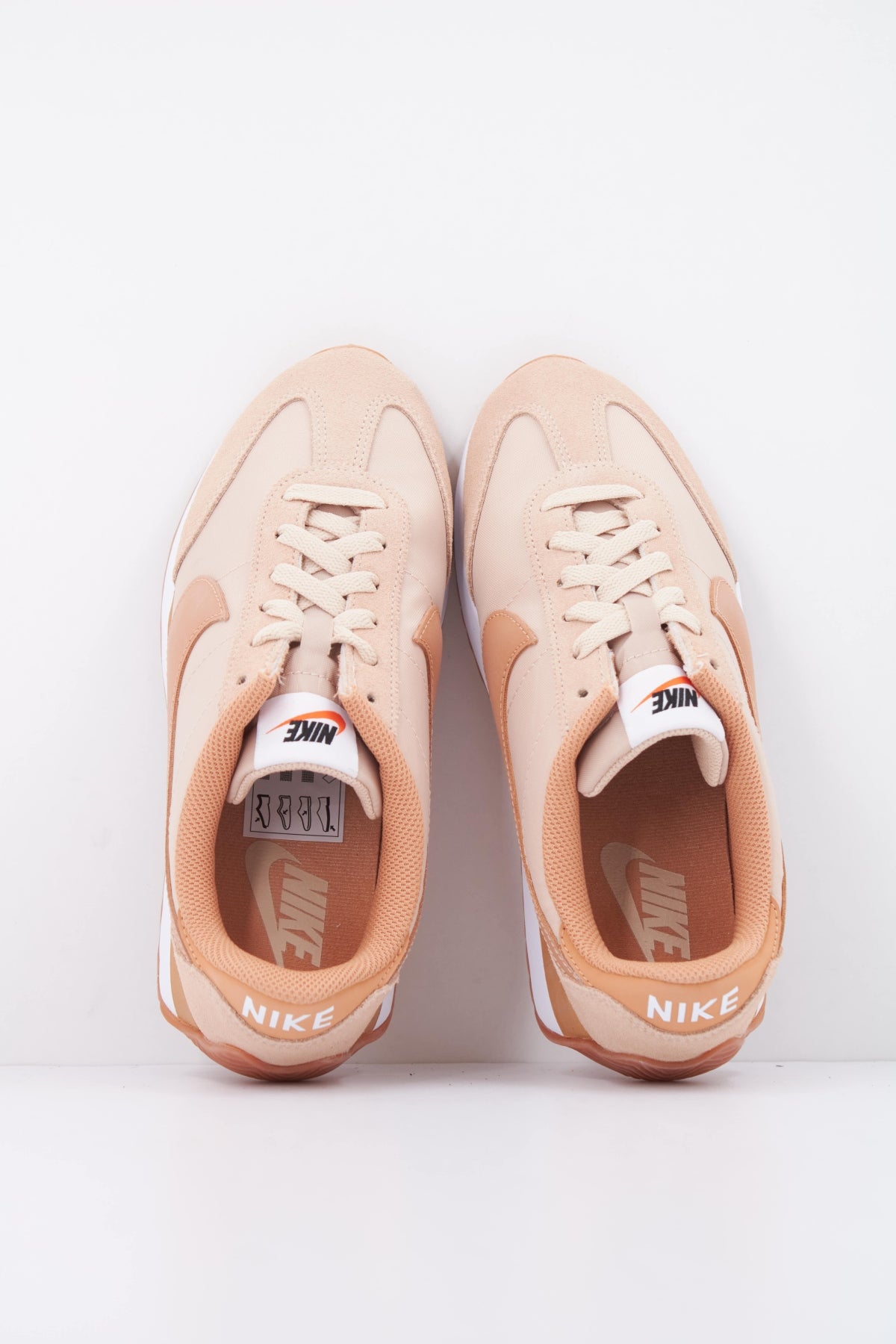 NIKE HM4771 en color NUDE (3)