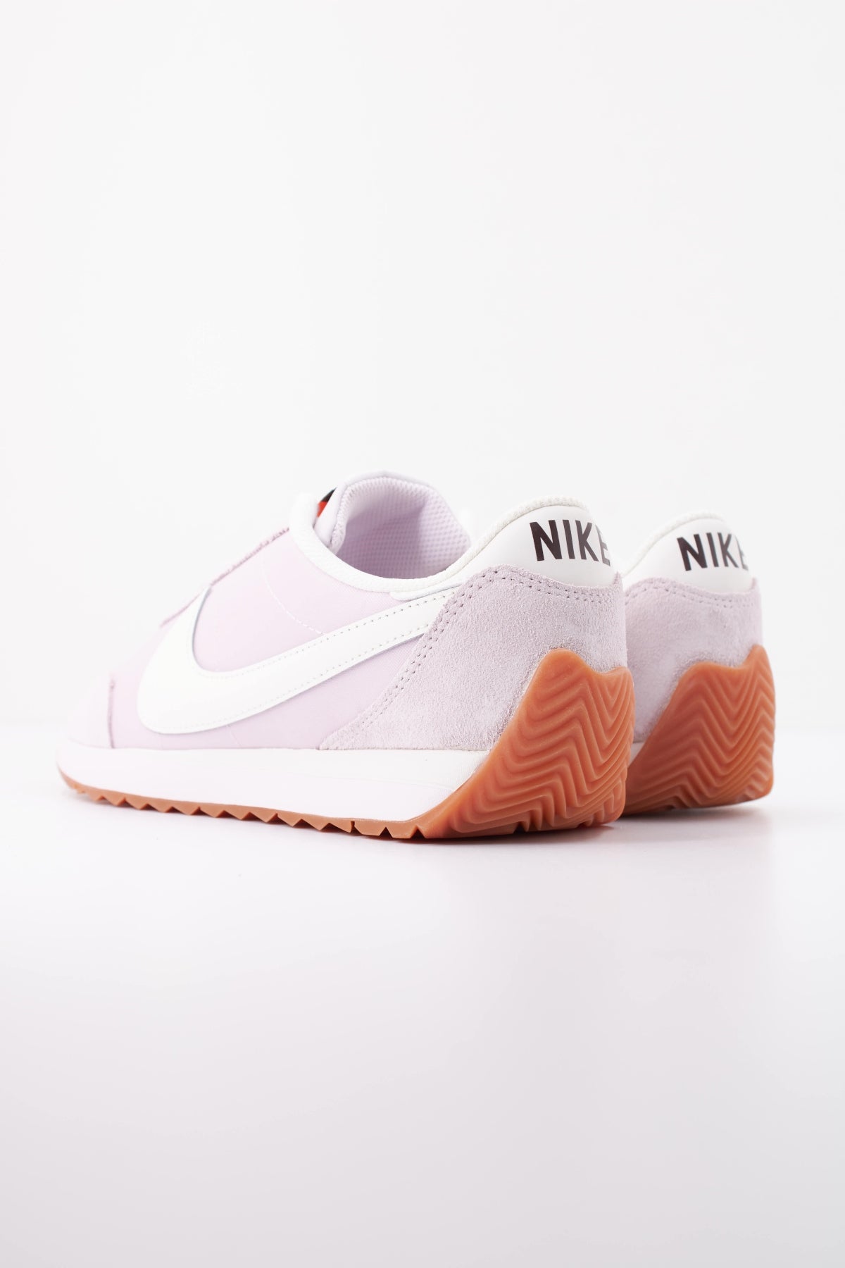 NIKE W NIKE PACIFIC en color VIOLETA (4)