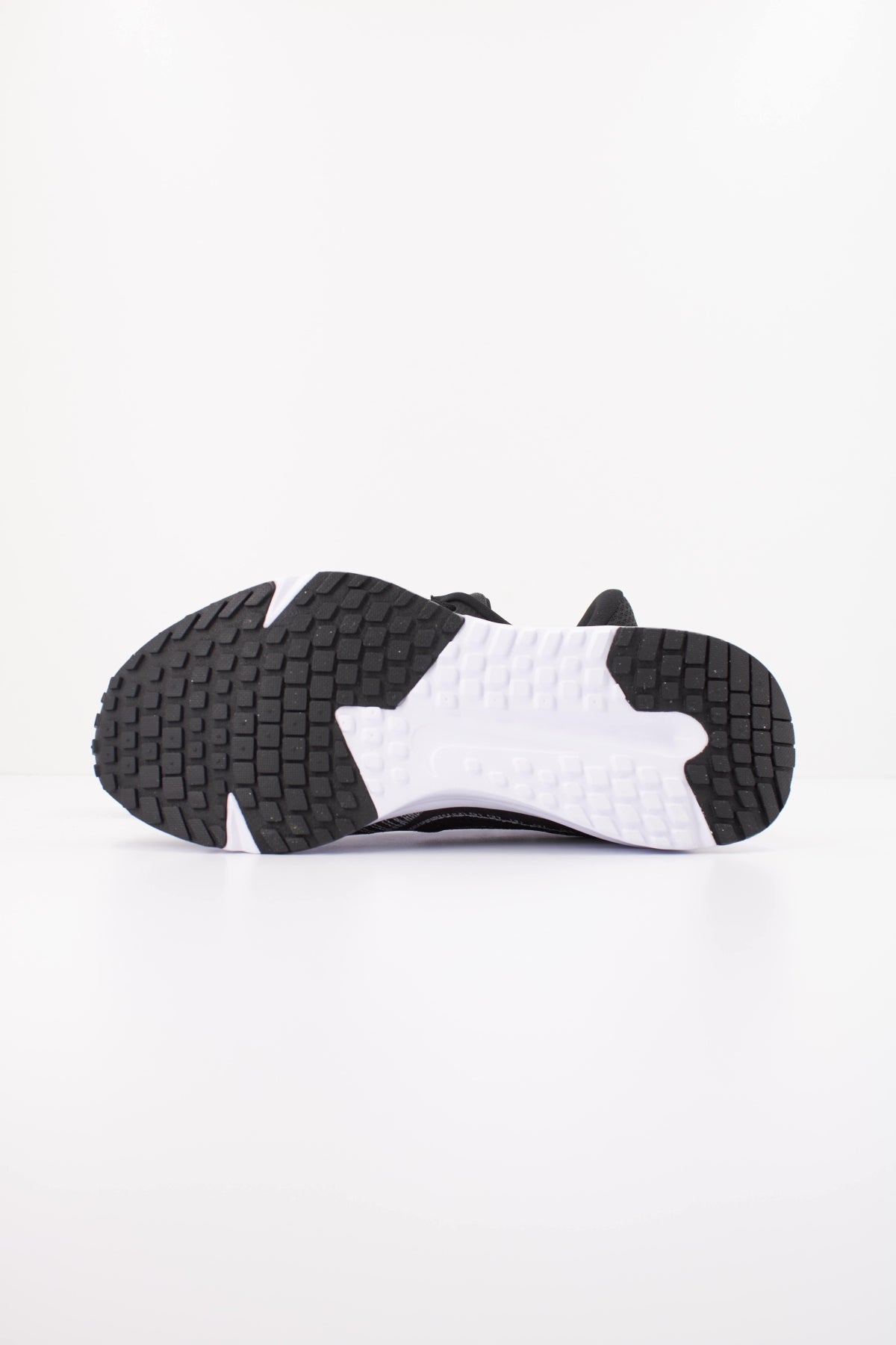 NIKE W NIKE RUN DEFY en color NEGRO (5)