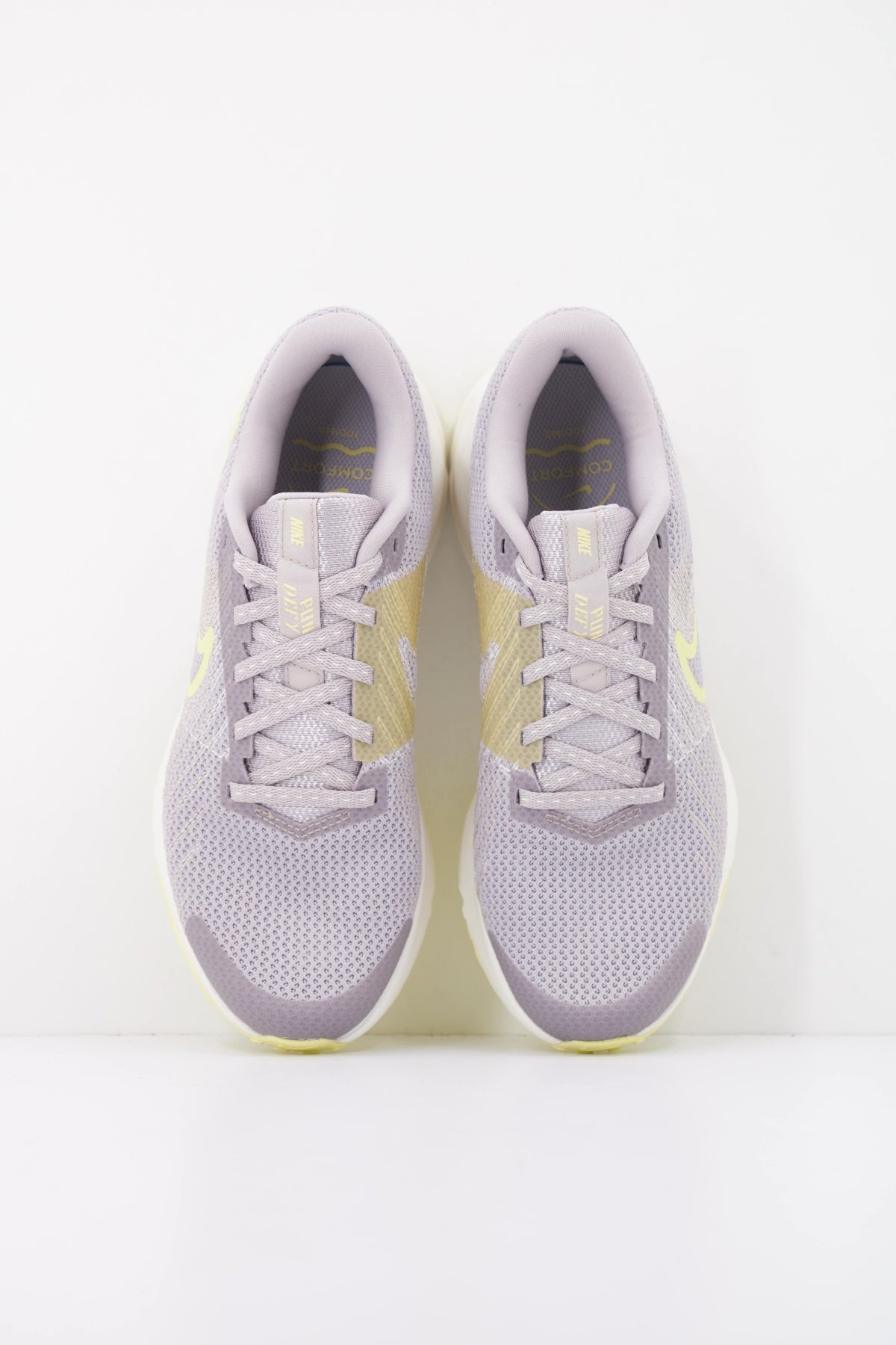 NIKE RUN DEFY HM9593-009 en color GRIS (3)