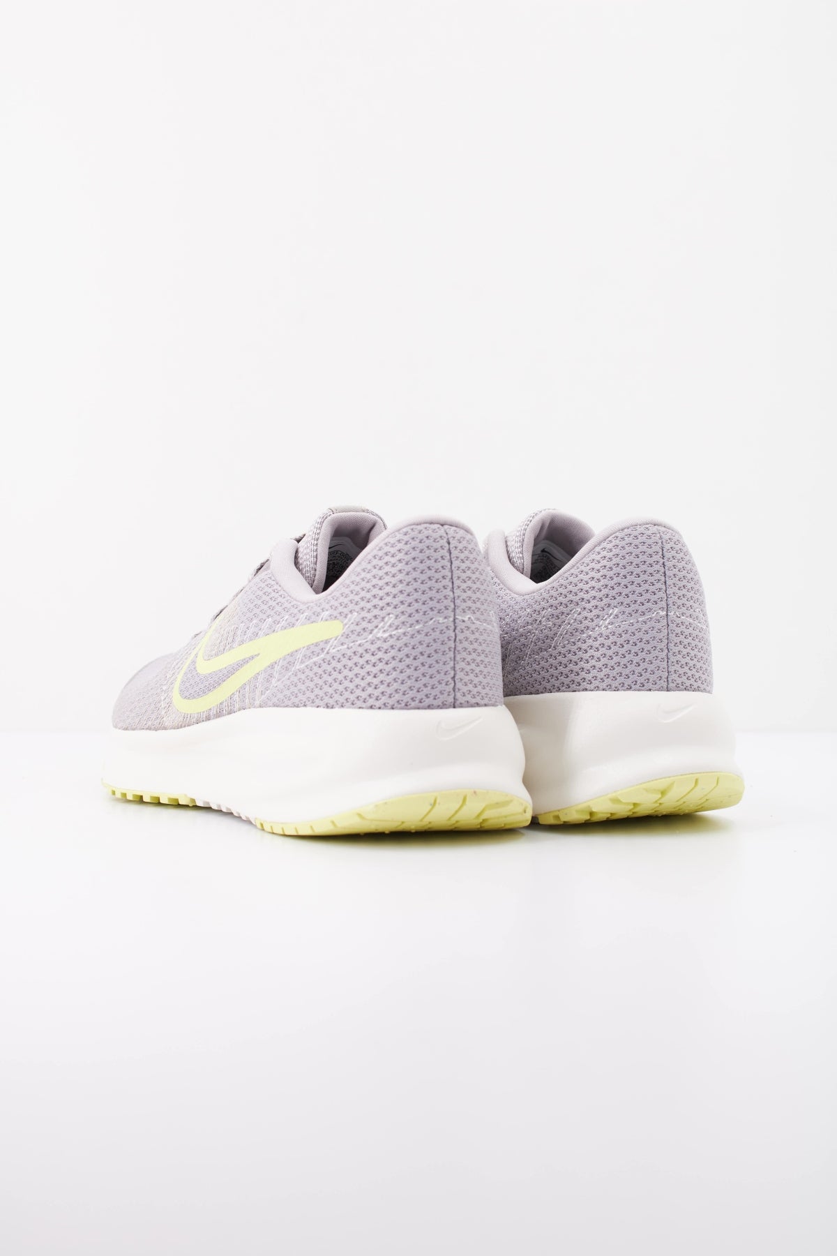 NIKE W NIKE RUN DEFY en color GRIS (4)