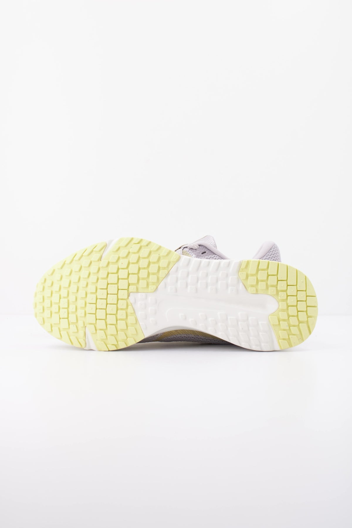 NIKE W NIKE RUN DEFY en color GRIS (5)