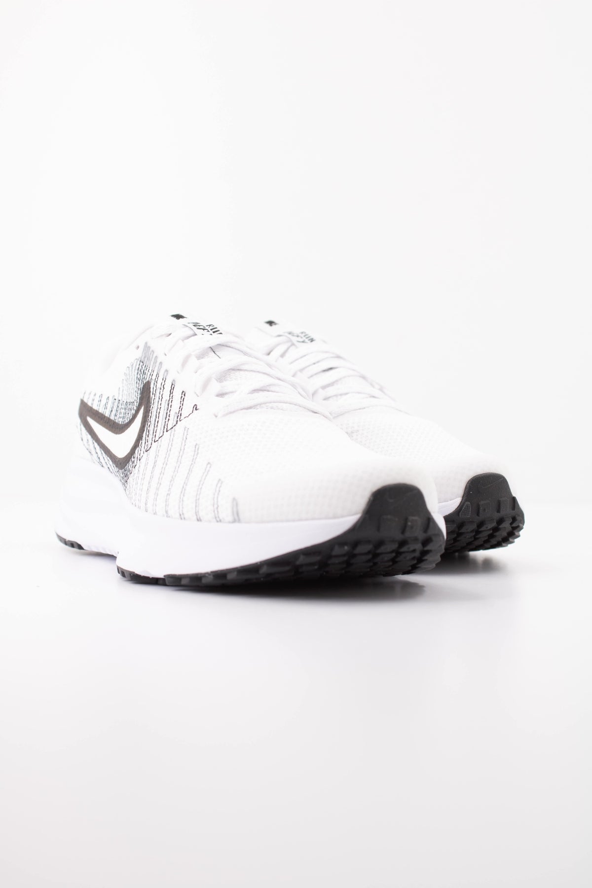 NIKE W NIKE RUN DEFY en color BLANCO (2)