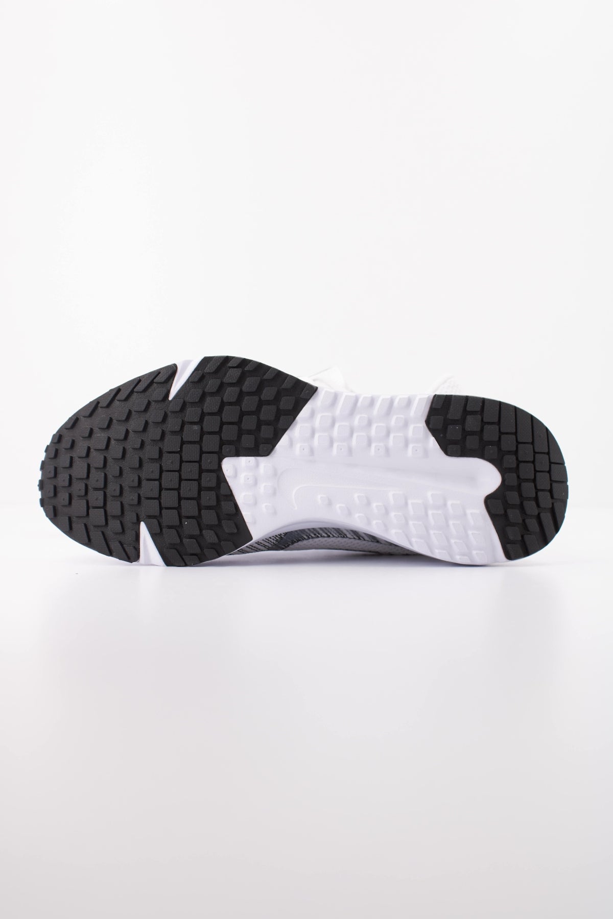NIKE W NIKE RUN DEFY en color BLANCO (5)