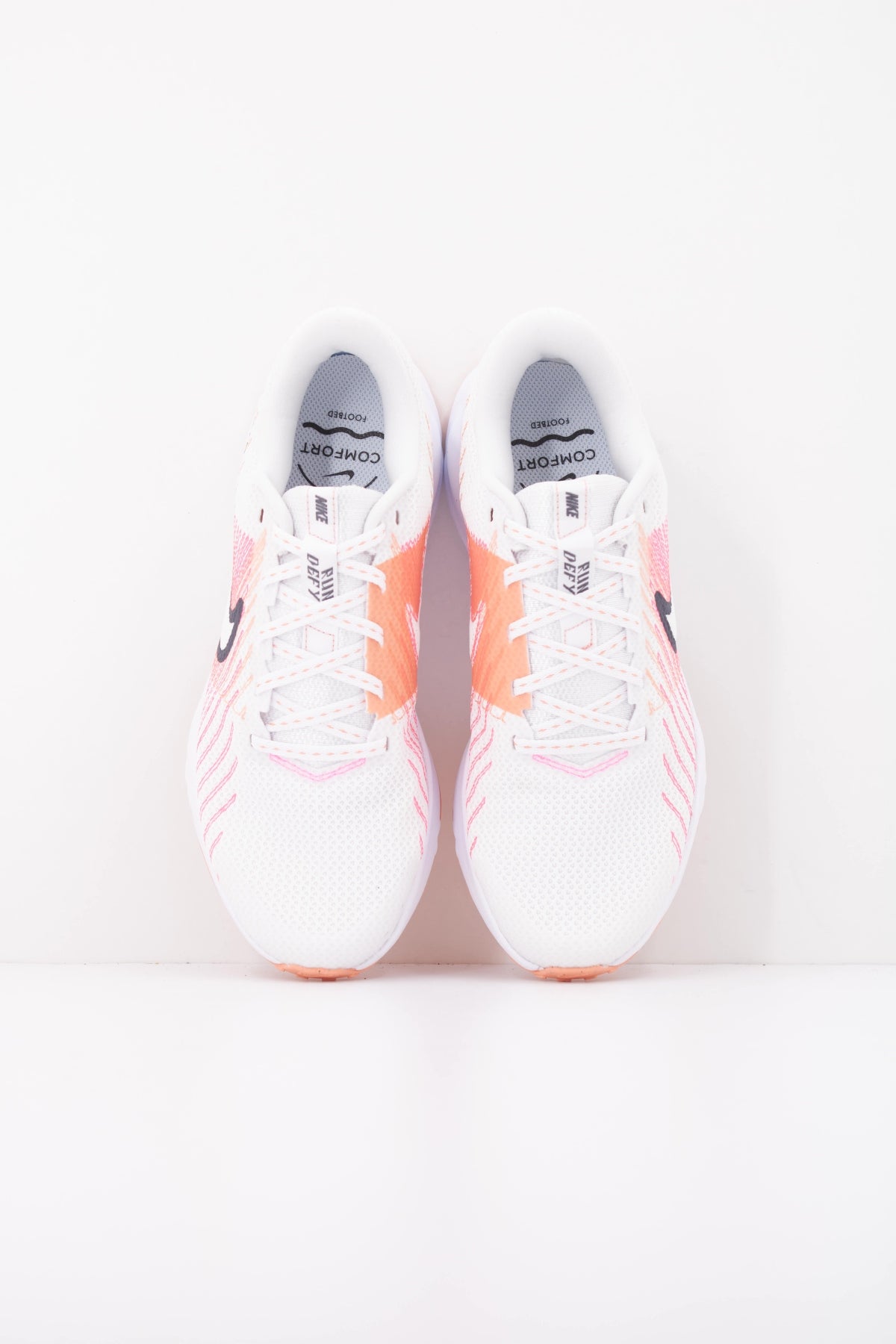 NIKE W NIKE RUN DEFY en color BLANCO (3)