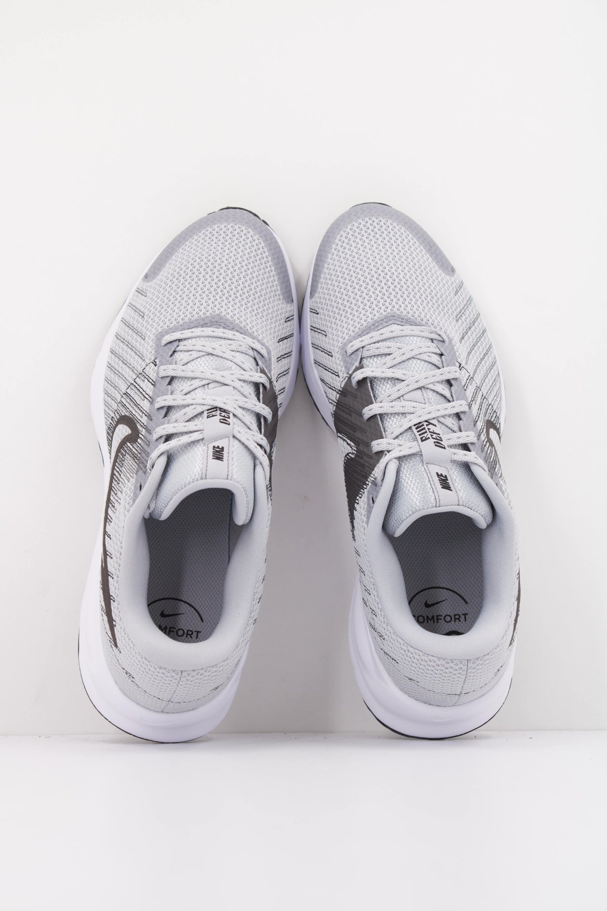 NIKE NIKE RUN DEFY en color GRIS (3)