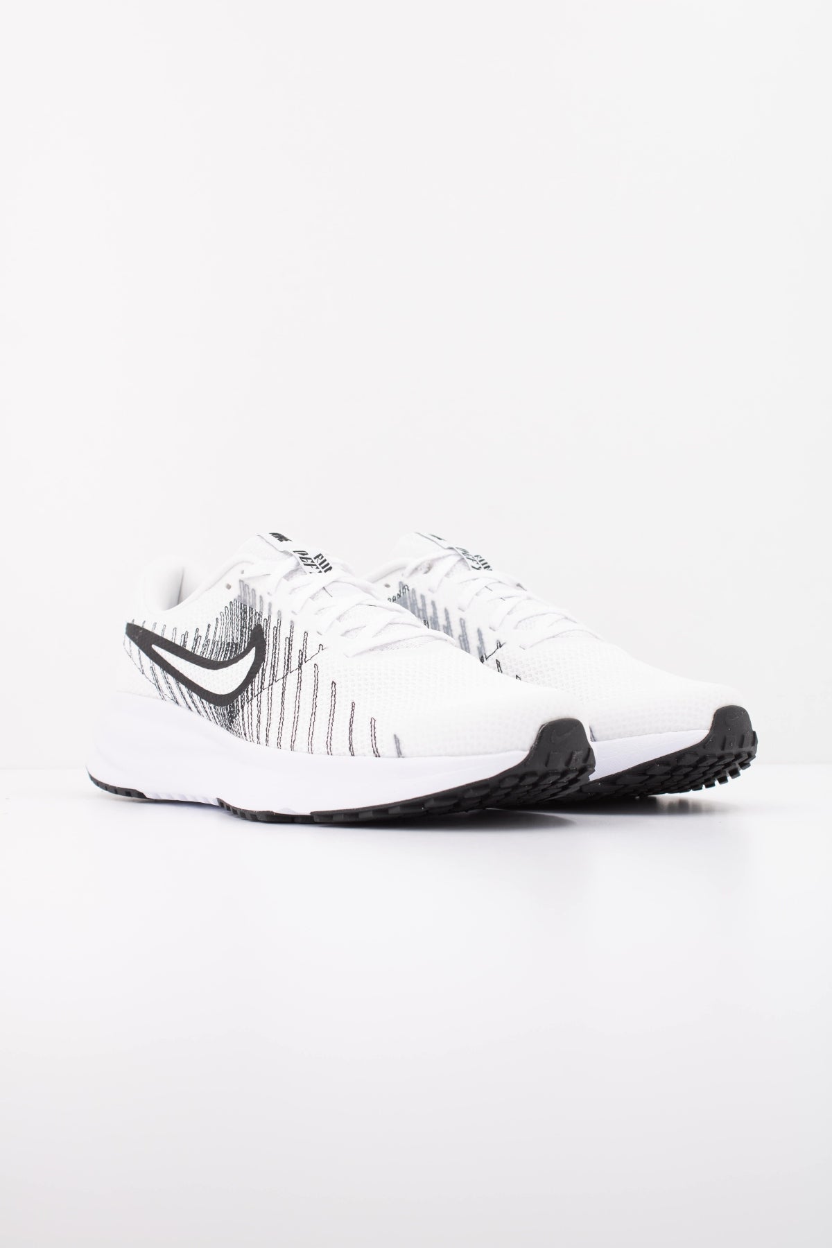 NIKE NIKE RUN DEFY en color BLANCO (2)