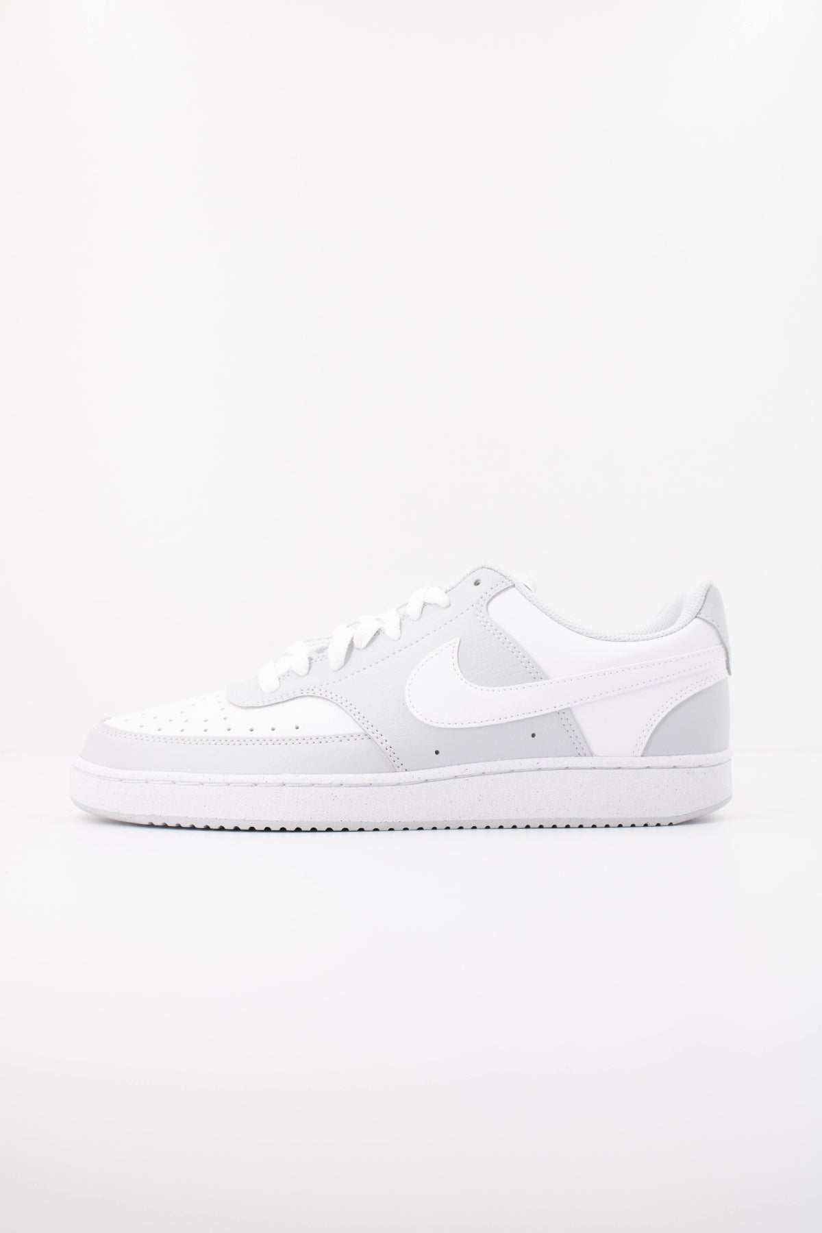 NIKE COURT VISION LOW HM9862 en color BLANCO (1)