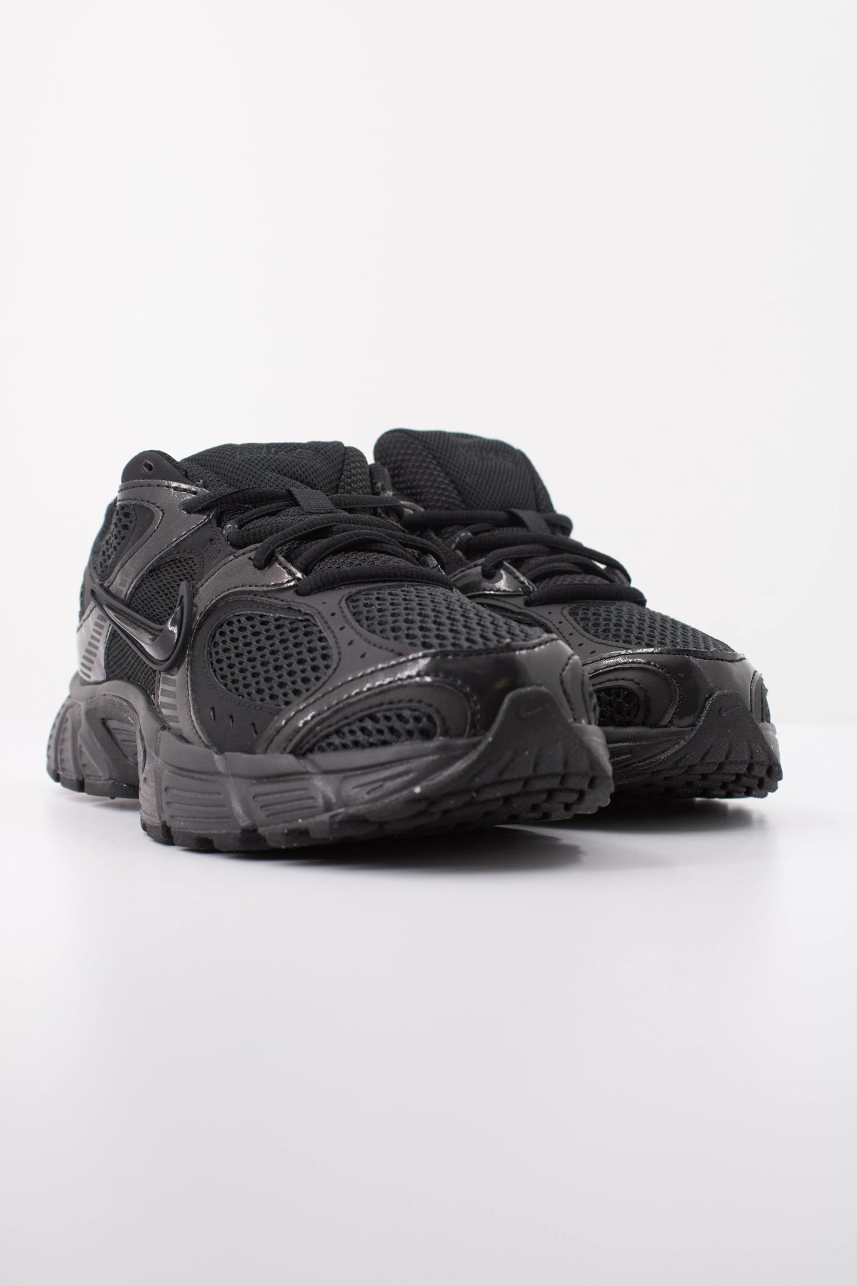 NIKE W NIKE V5 RNR en color NEGRO (2)