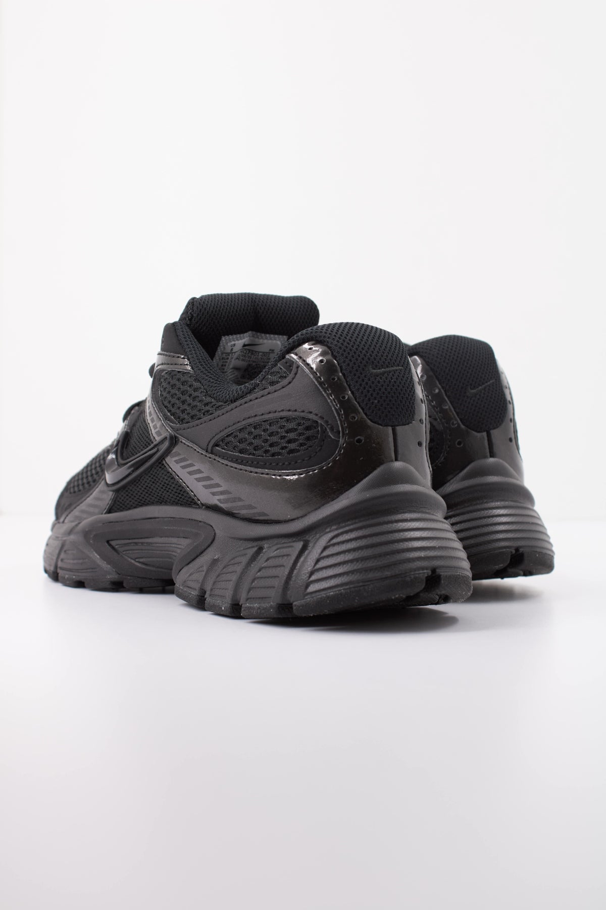 NIKE W NIKE V5 RNR en color NEGRO (4)