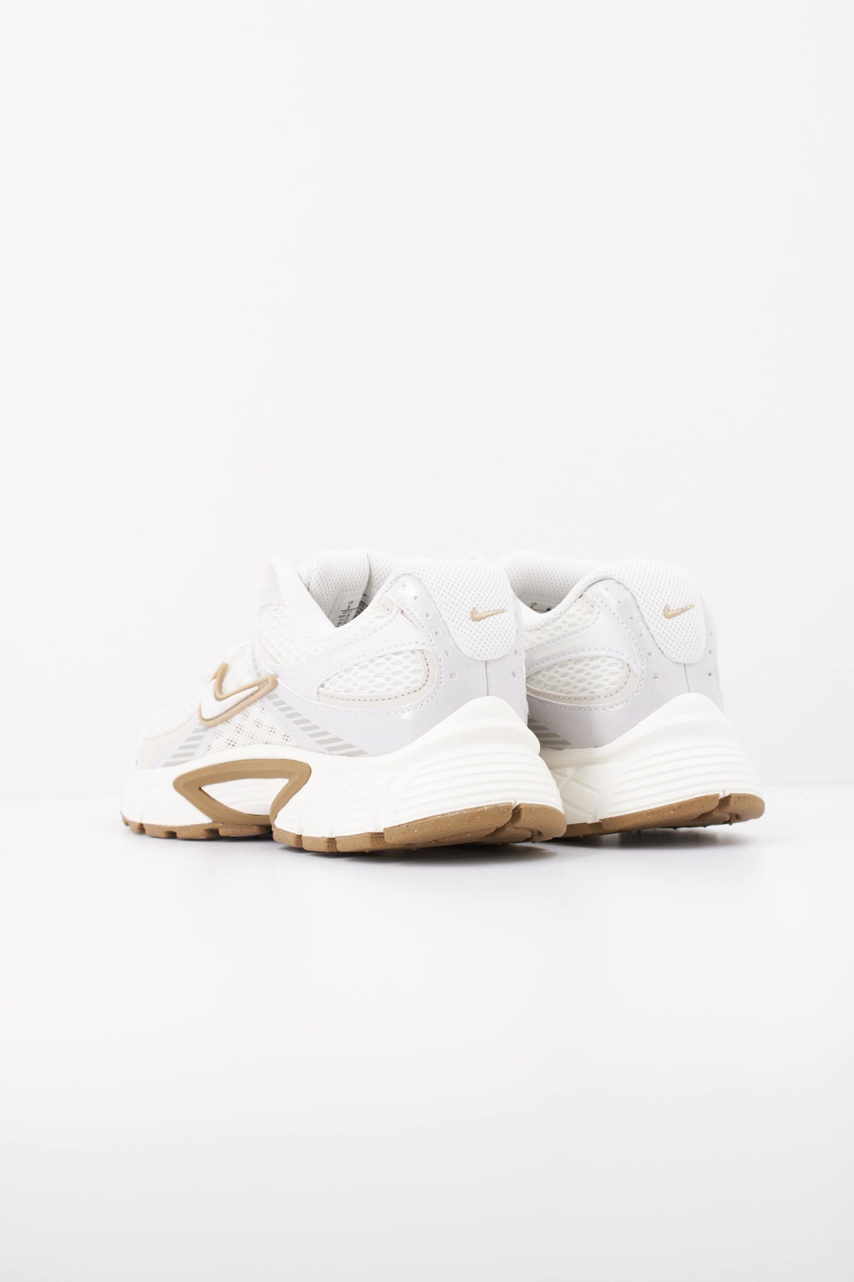 NIKE W NIKE V5 RNR en color BEIS (4)
