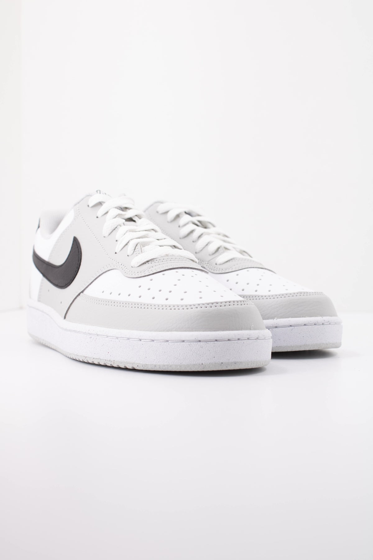 NIKE COURT VISION LOW HV0927 en color GRIS (2)