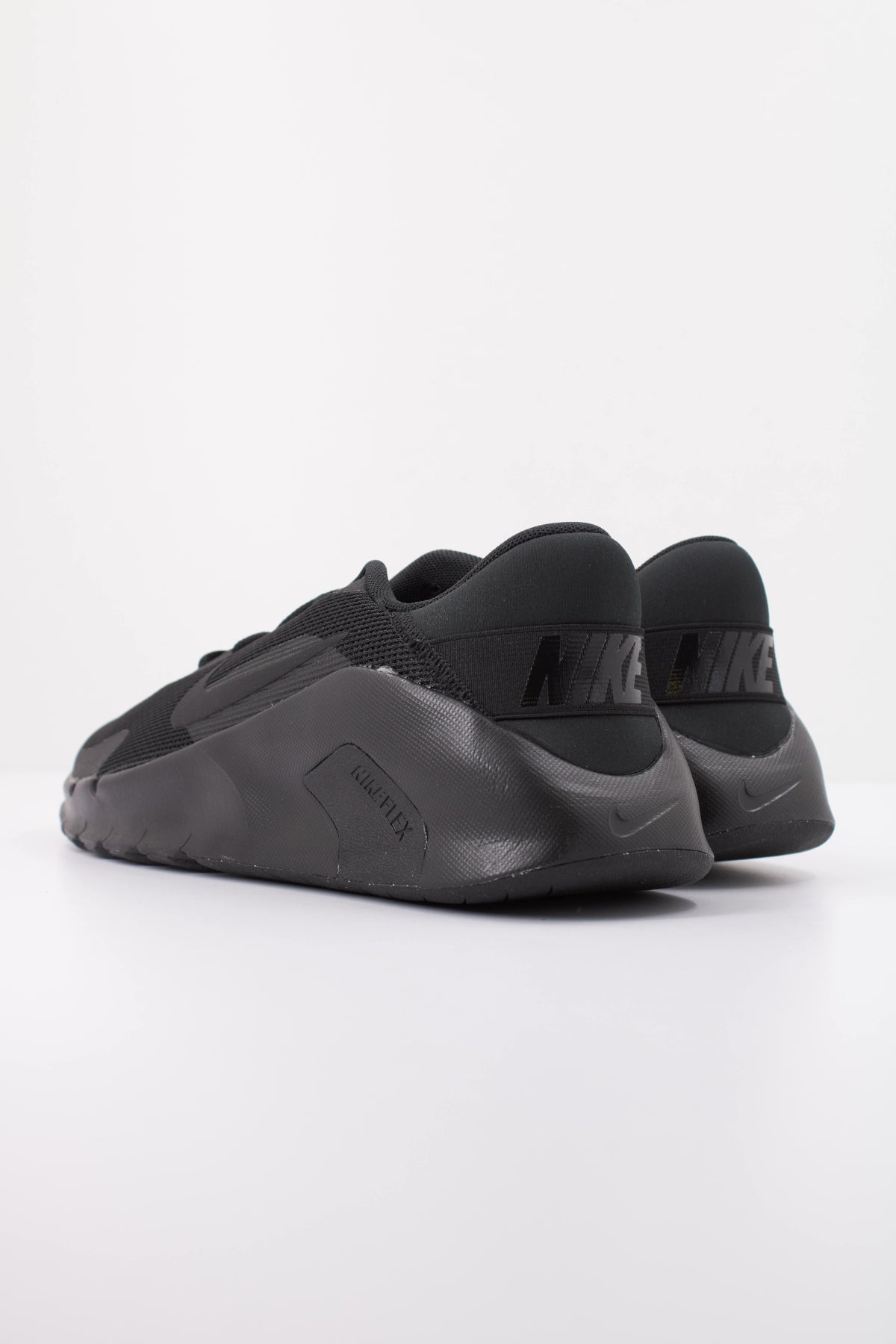 NIKE FLEX TRAIN HV9972 en color NEGRO (4)