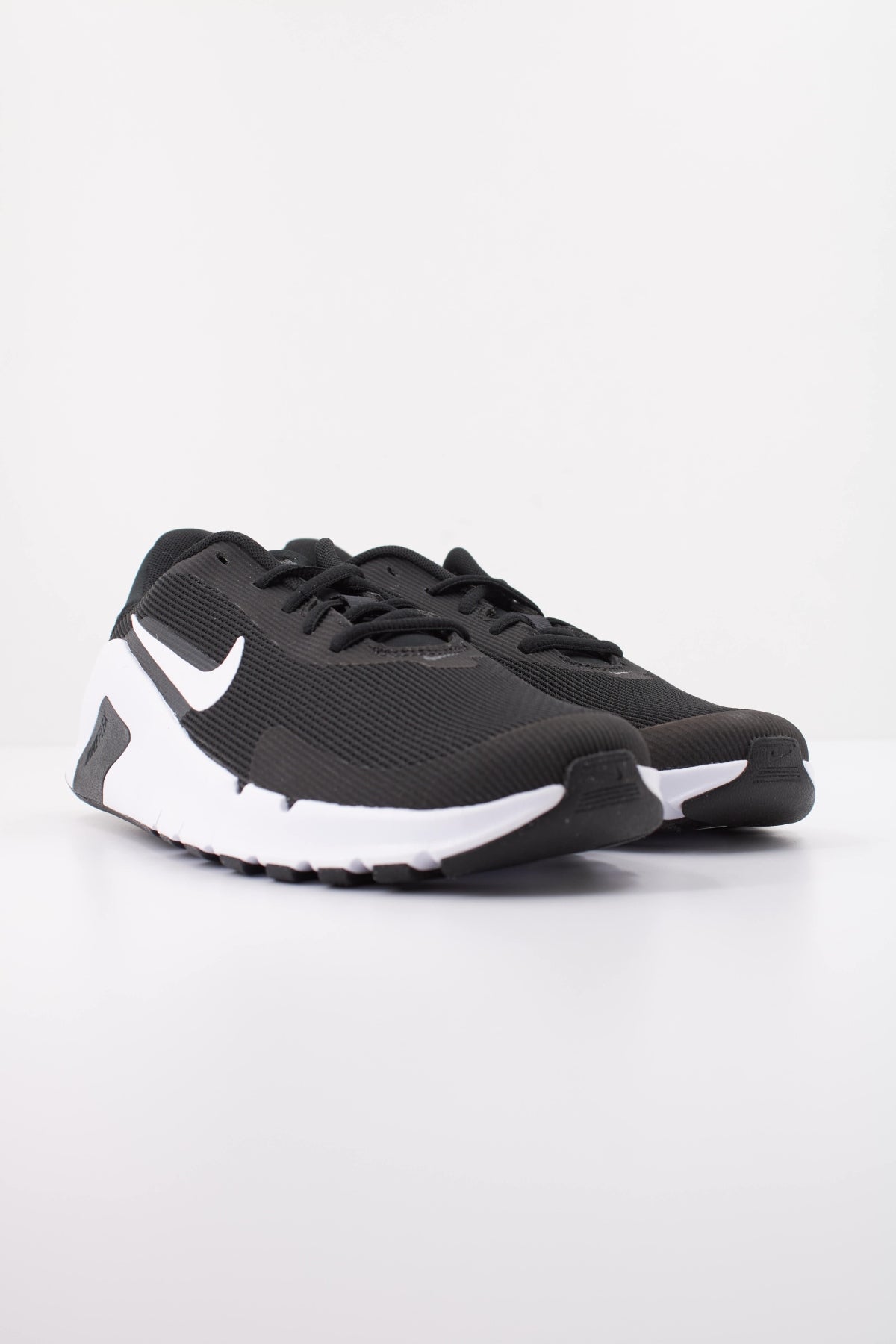 NIKE FLEX TRAIN HV9981 en color NEGRO (2)