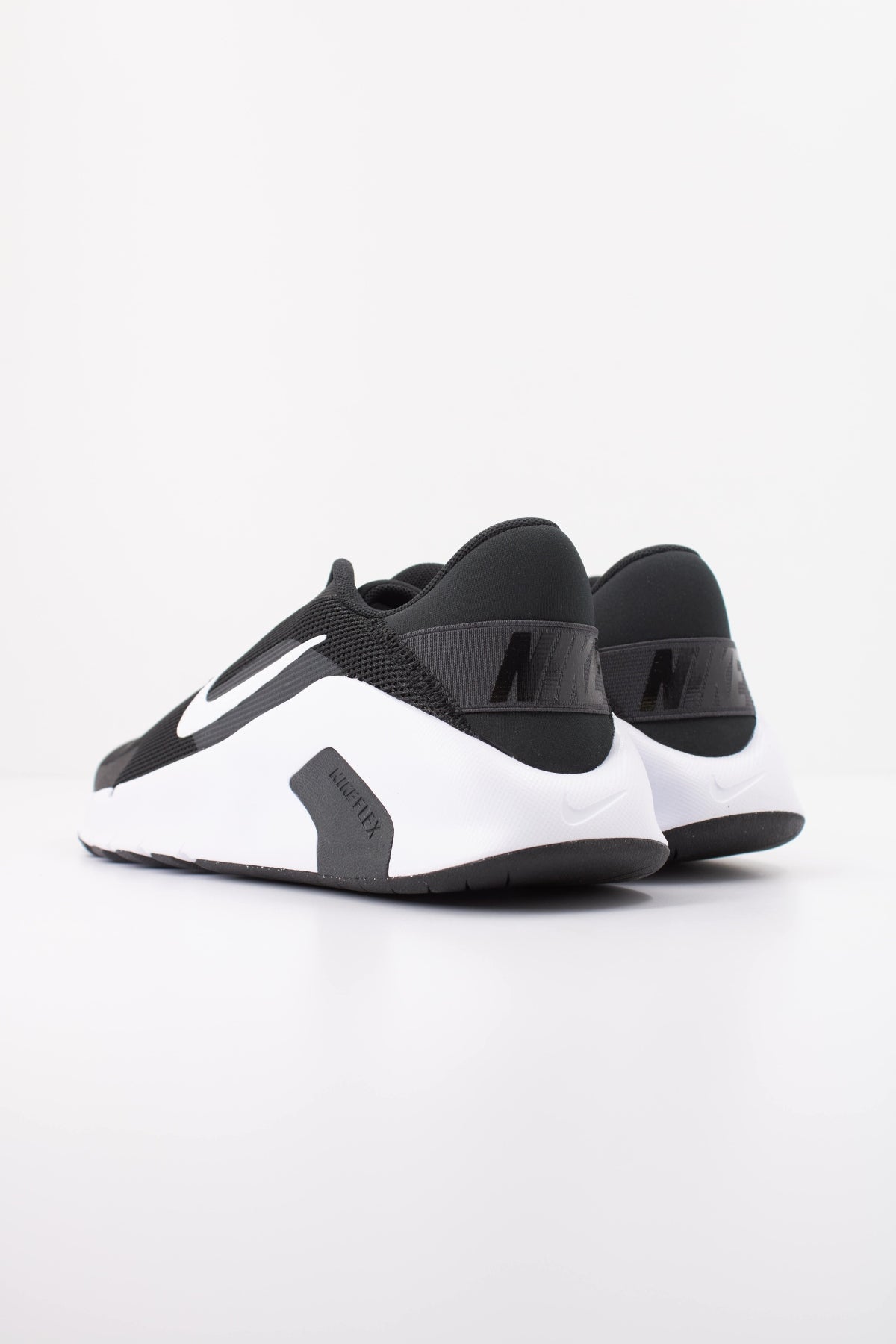 NIKE FLEX TRAIN HV9981 en color NEGRO (4)
